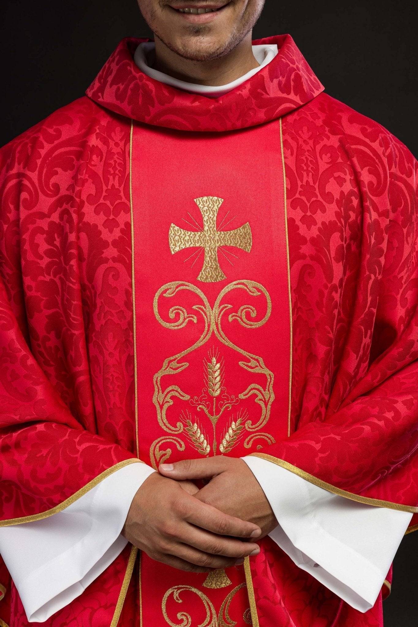 Chasuble liturgique rouge ornée d'une ceinture brodée KOR/148/02/81 - CHASUBLES.FR