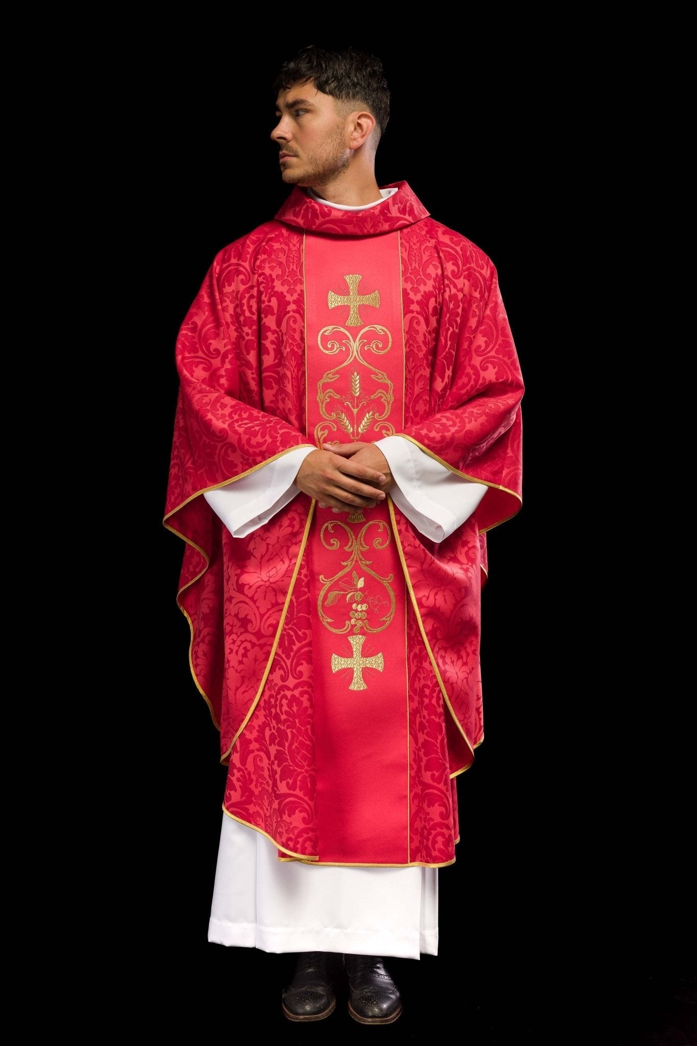 Chasuble liturgique rouge ornée d'une ceinture brodée KOR/148/02/81 - CHASUBLES.FR