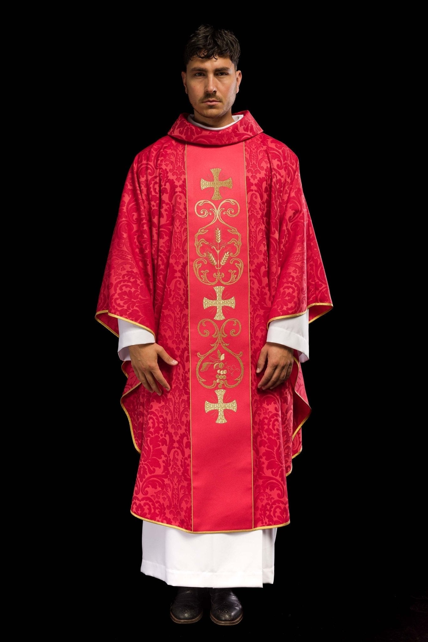 Chasuble liturgique rouge ornée d'une ceinture brodée KOR/148/02/81 - CHASUBLES.FR