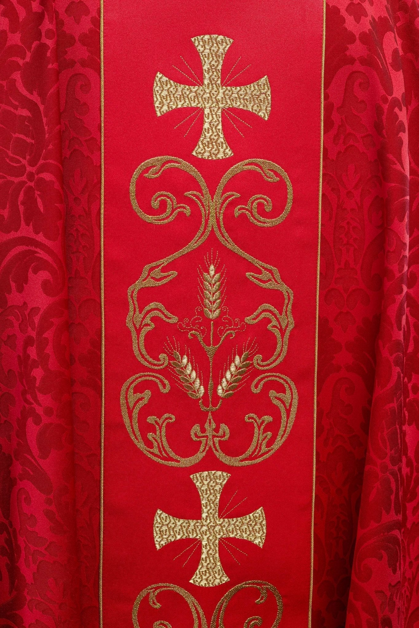 Chasuble liturgique rouge ornée d'une ceinture brodée KOR/148/02/81 - CHASUBLES.FR