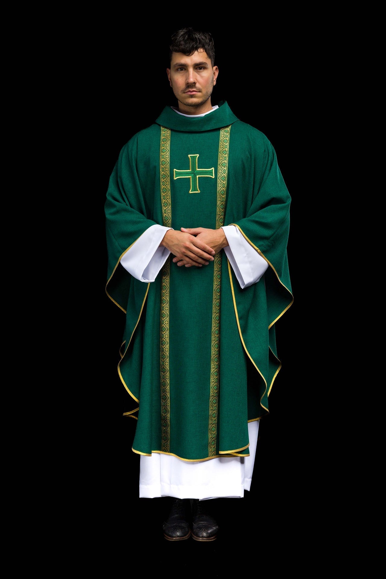 Chasuble liturgique verte avec croix brodée et bandes jacquard KOR/975/01/70 - CHASUBLES.FR