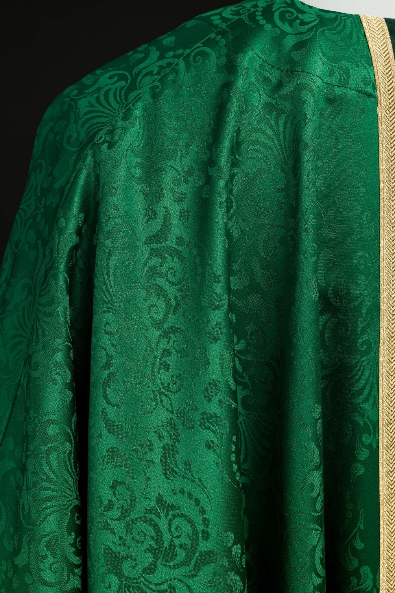 Chasuble liturgique verte avec étole et broderie de croix sur tissu jacquard KOA/007/01/98 - CHASUBLES.FR