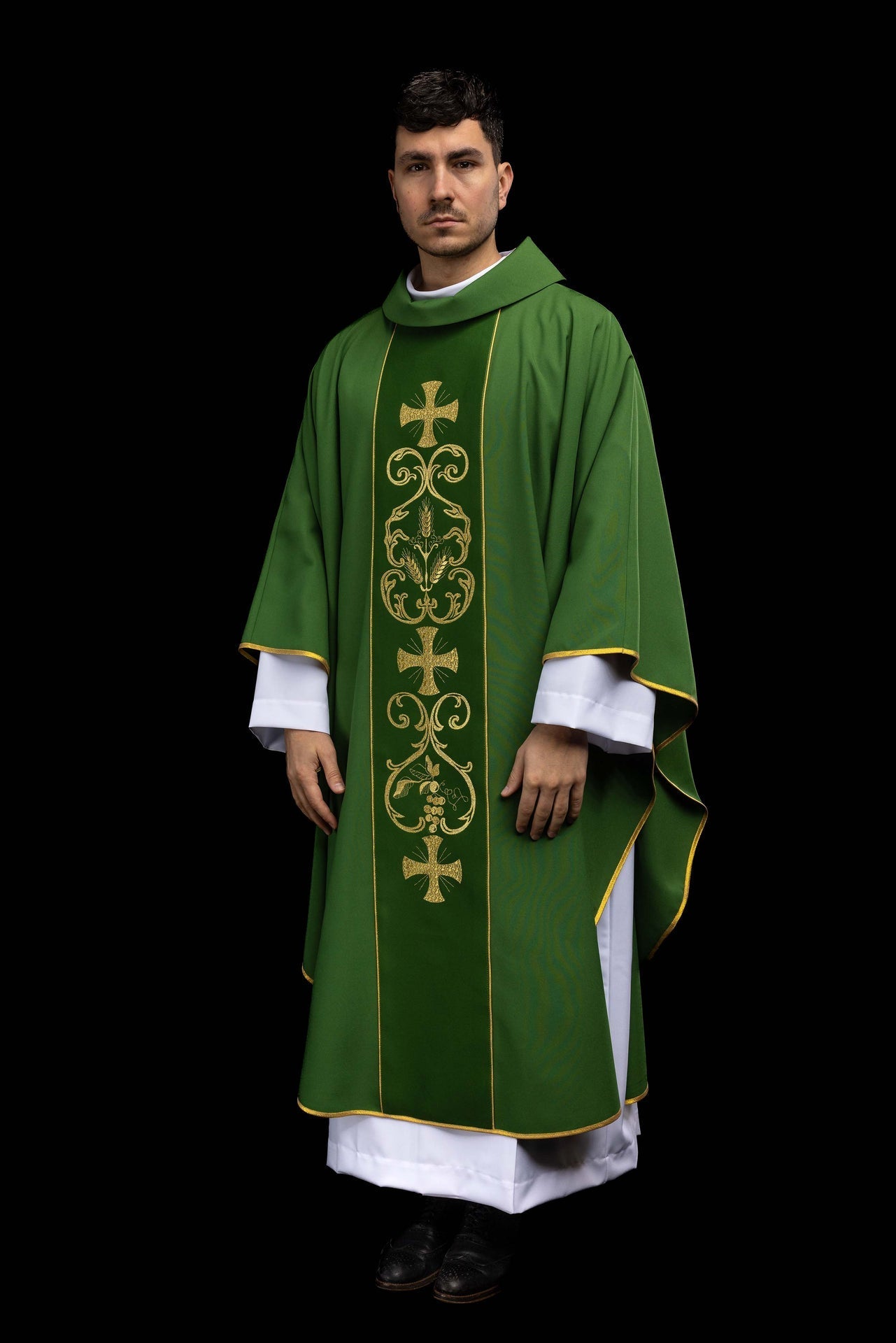 Chasuble liturgique verte ornée d’un galon brodé KOR/148/01/01 ZIELONY - CHASUBLES.FR