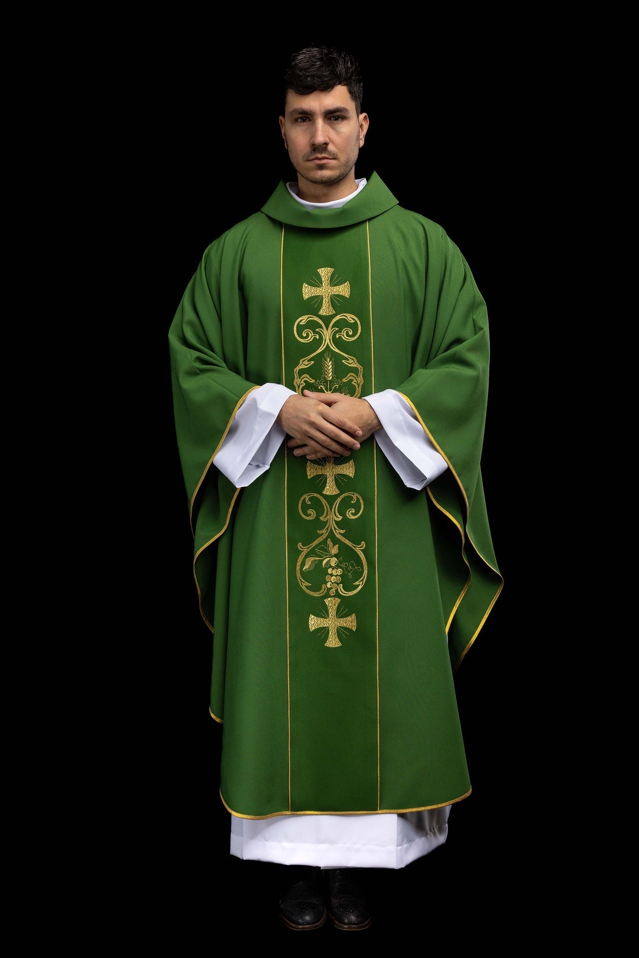 Chasuble liturgique verte ornée d’un galon brodé KOR/148/01/01 ZIELONY - CHASUBLES.FR