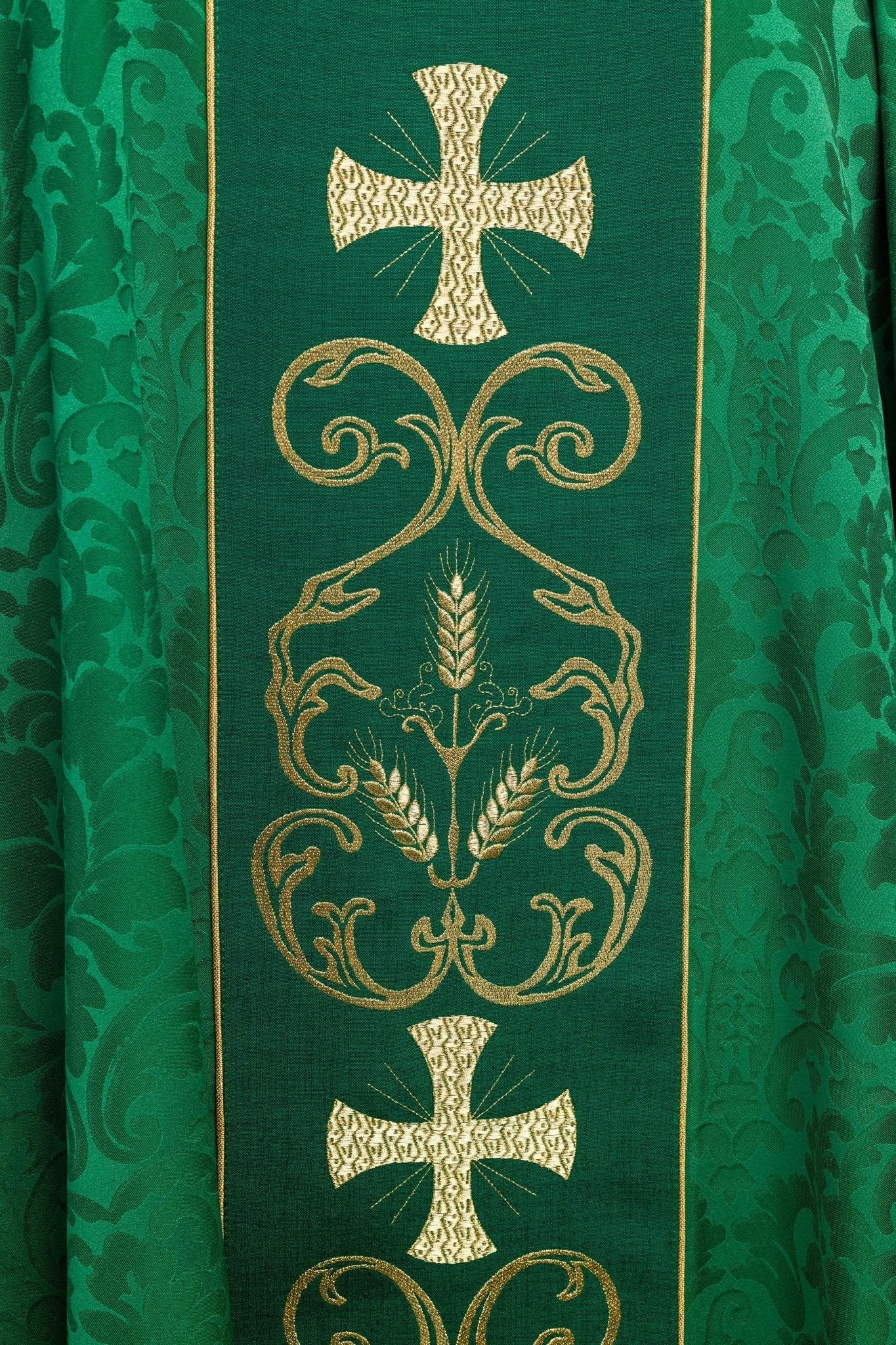 Chasuble liturgique verte ornée d'une ceinture brodée KOR/148/01/81 - CHASUBLES.FR