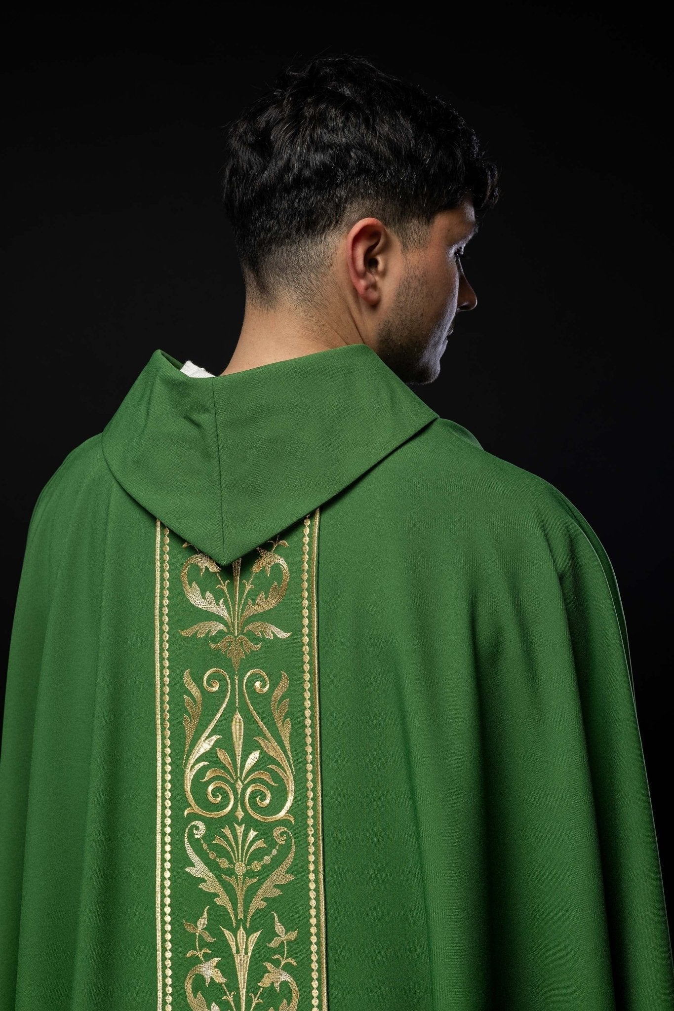 Chasuble liturgique verte ornée d'une ceinture brodée d'or KOR/008/01/01 ZIELONY - CHASUBLES.FR