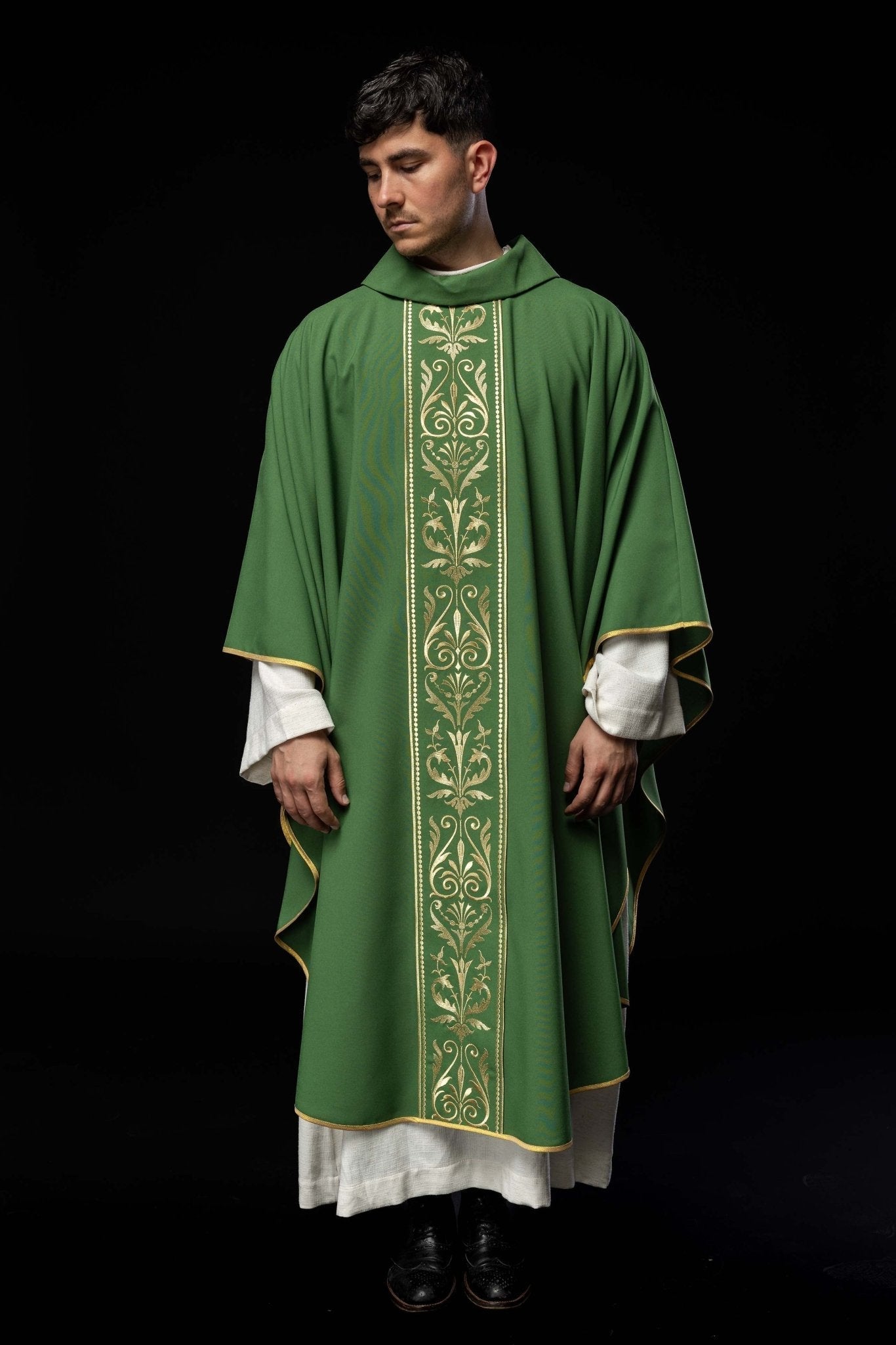 Chasuble liturgique verte ornée d'une ceinture brodée d'or KOR/008/01/01 ZIELONY - CHASUBLES.FR