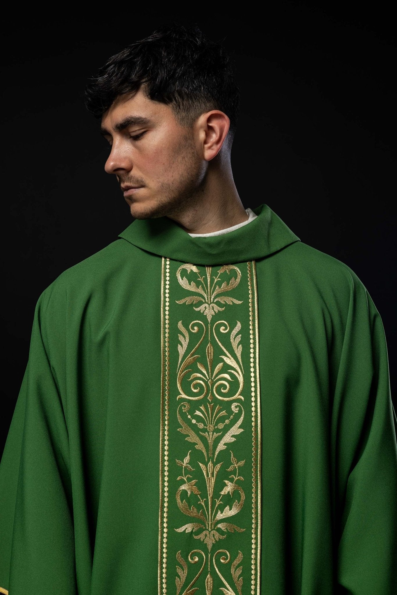 Chasuble liturgique verte ornée d'une ceinture brodée d'or KOR/008/01/01 ZIELONY - CHASUBLES.FR