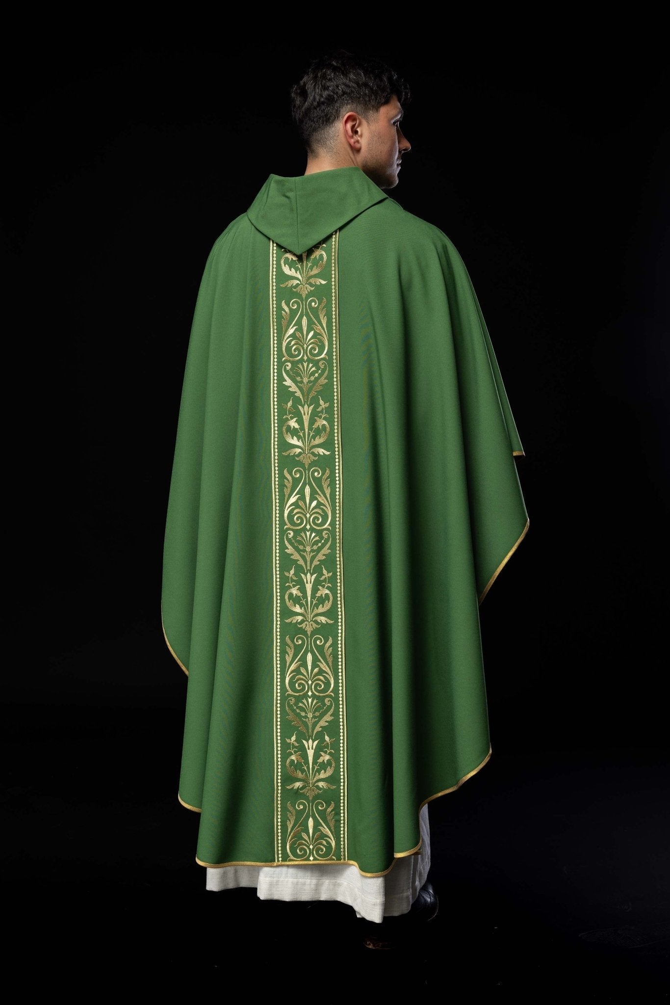Chasuble liturgique verte ornée d'une ceinture brodée d'or KOR/008/01/01 ZIELONY - CHASUBLES.FR