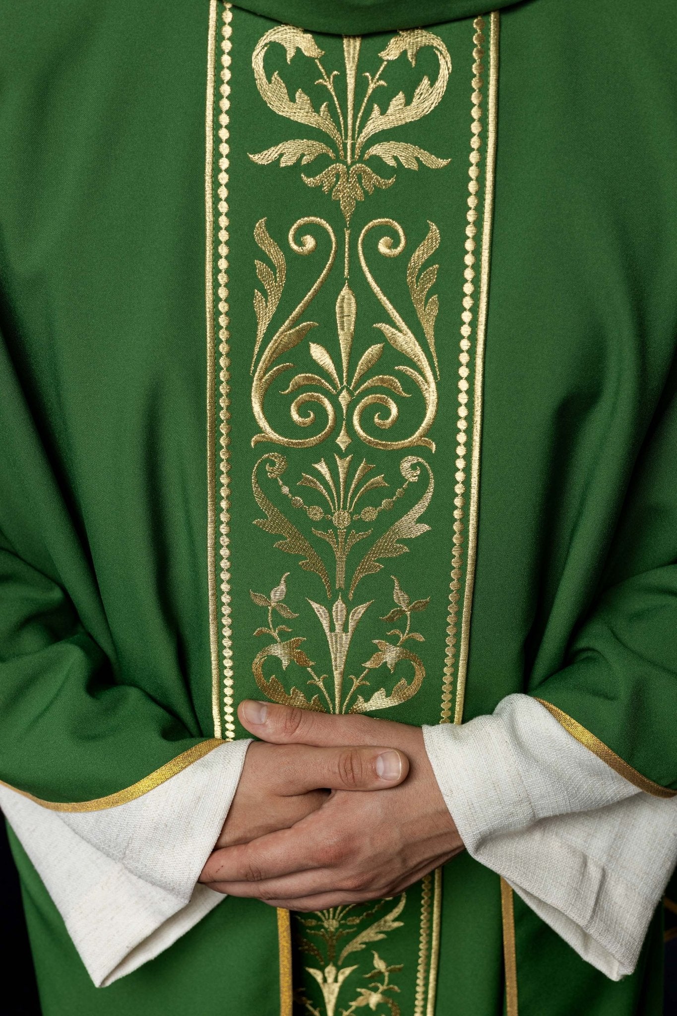 Chasuble liturgique verte ornée d'une ceinture brodée d'or KOR/008/01/01 ZIELONY - CHASUBLES.FR