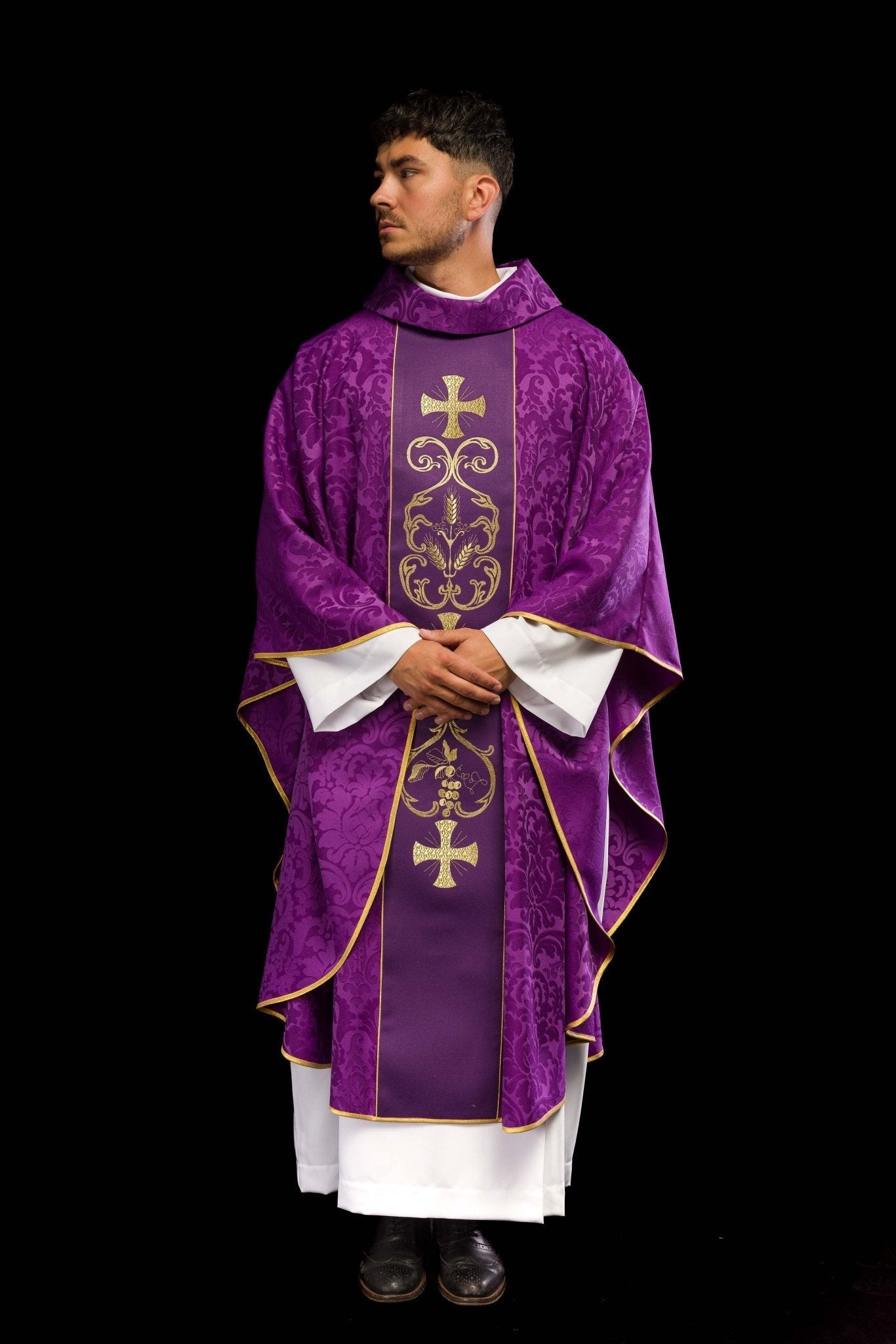 Chasuble liturgique violette ornée d'une ceinture brodée KOR/148/03/81 - CHASUBLES.FR