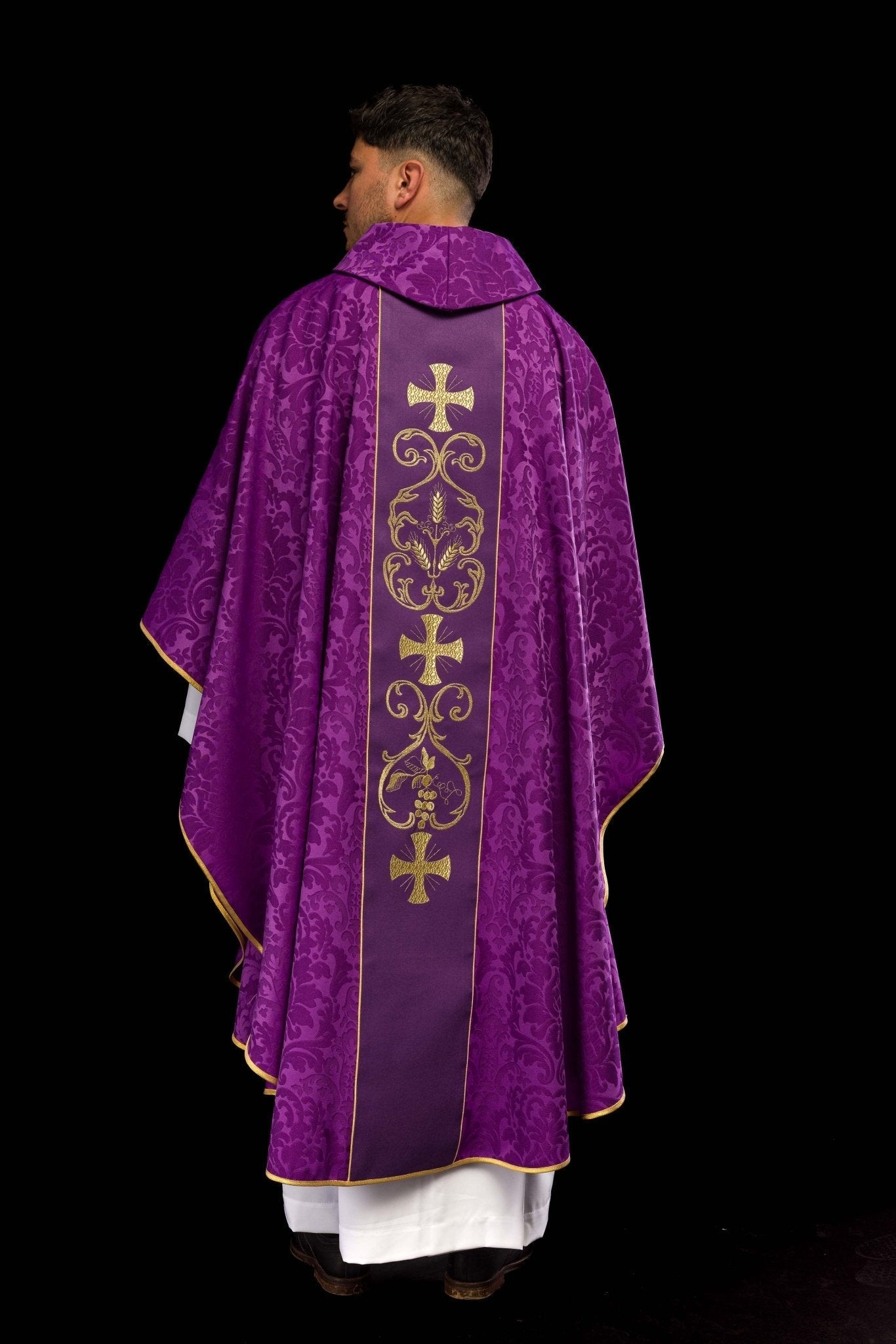 Chasuble liturgique violette ornée d'une ceinture brodée KOR/148/03/81 - CHASUBLES.FR