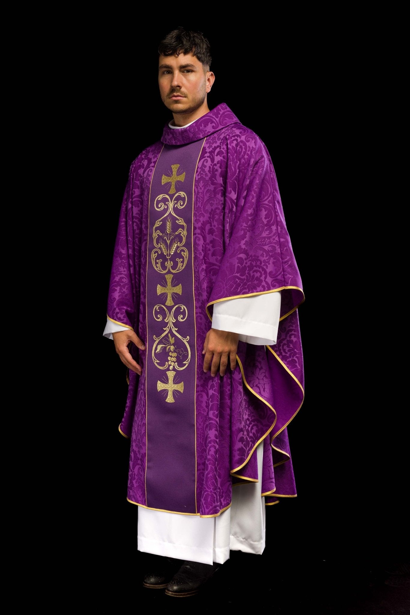 Chasuble liturgique violette ornée d'une ceinture brodée KOR/148/03/81 - CHASUBLES.FR