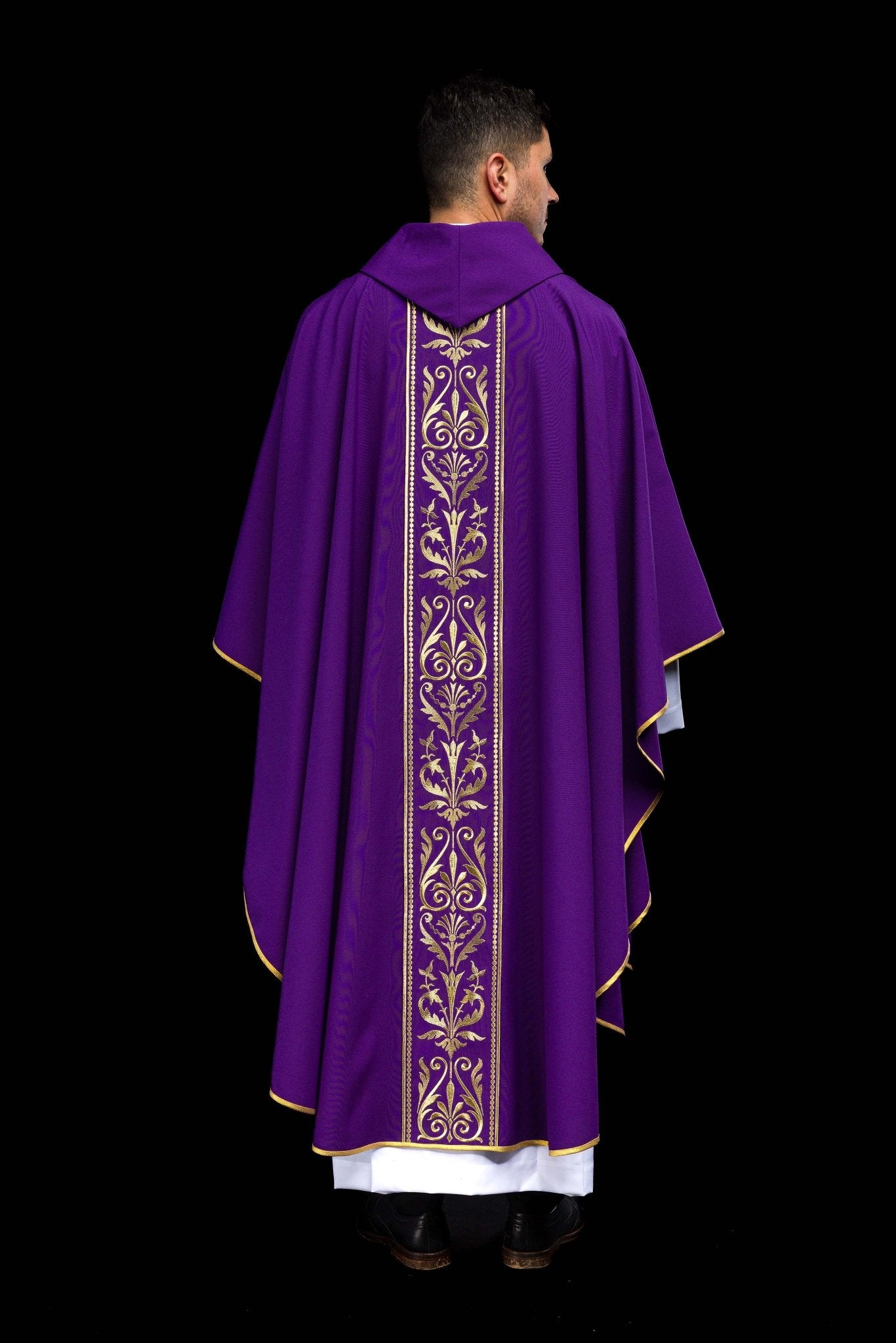 Chasuble liturgique violette ornée d'une ceinture brodée d'or KOR/008/03/01 FIOLET - CHASUBLES.FR