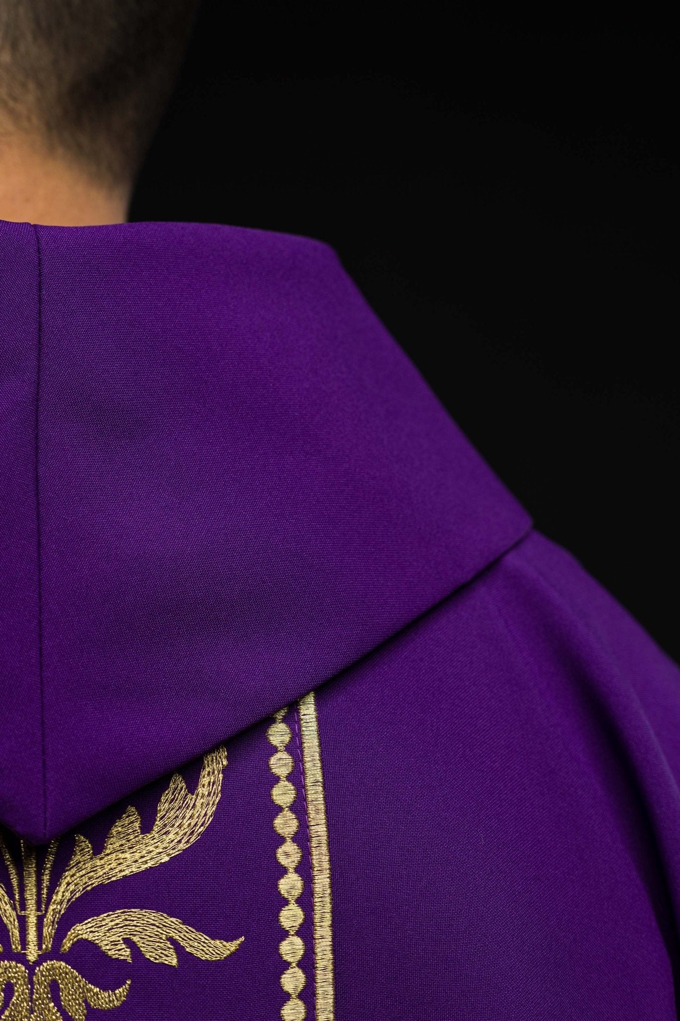 Chasuble liturgique violette ornée d'une ceinture brodée d'or KOR/008/03/01 FIOLET - CHASUBLES.FR