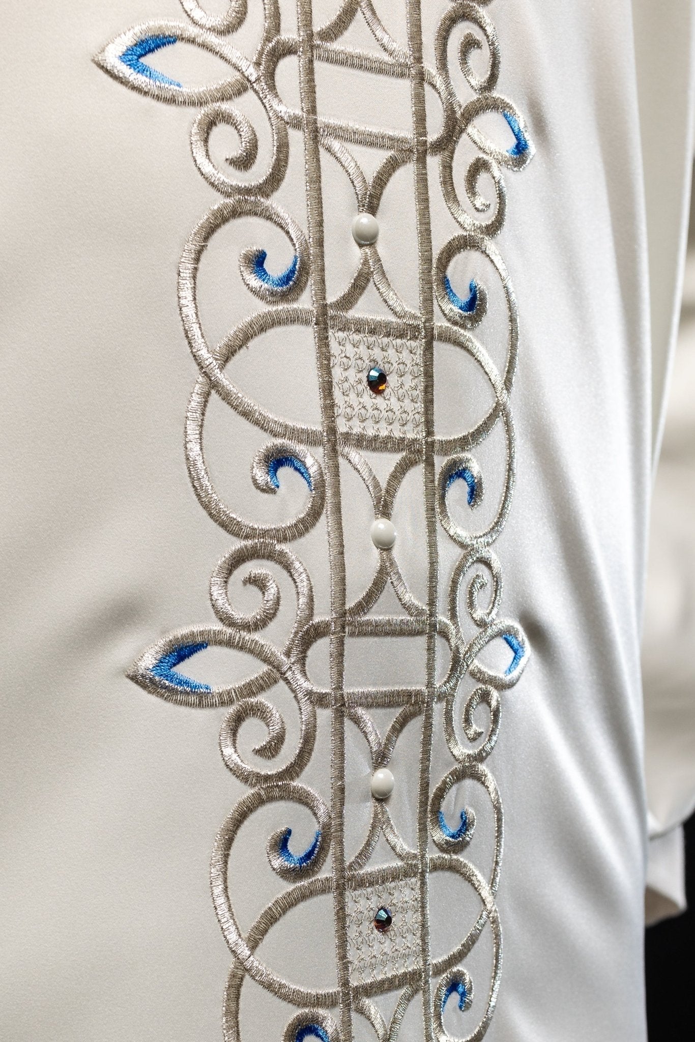 Chasuble mariale décorée de pierres scintillantes LE/7001/05 - CHASUBLES.FR