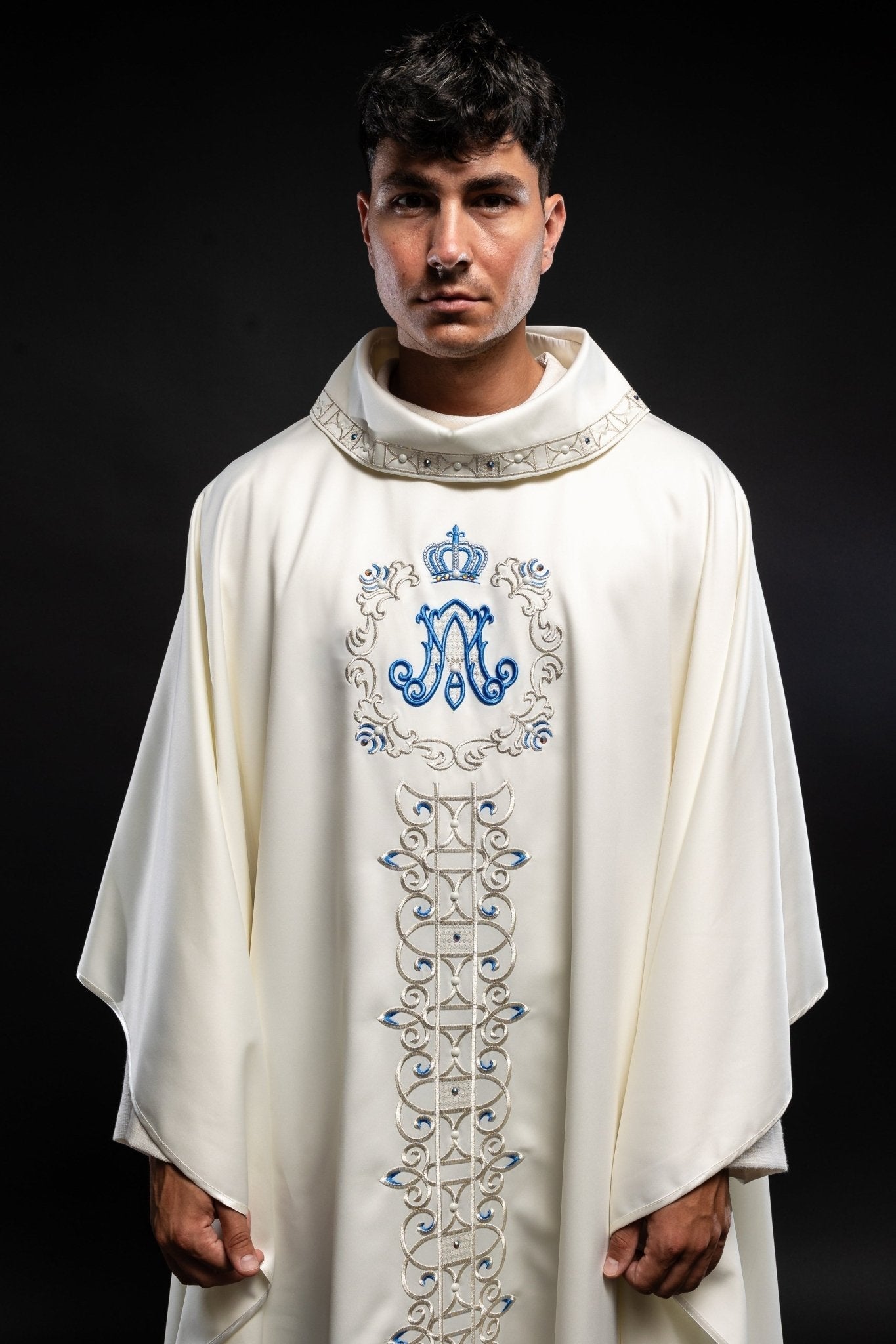 Chasuble mariale décorée de pierres scintillantes LE/7001/05 - CHASUBLES.FR