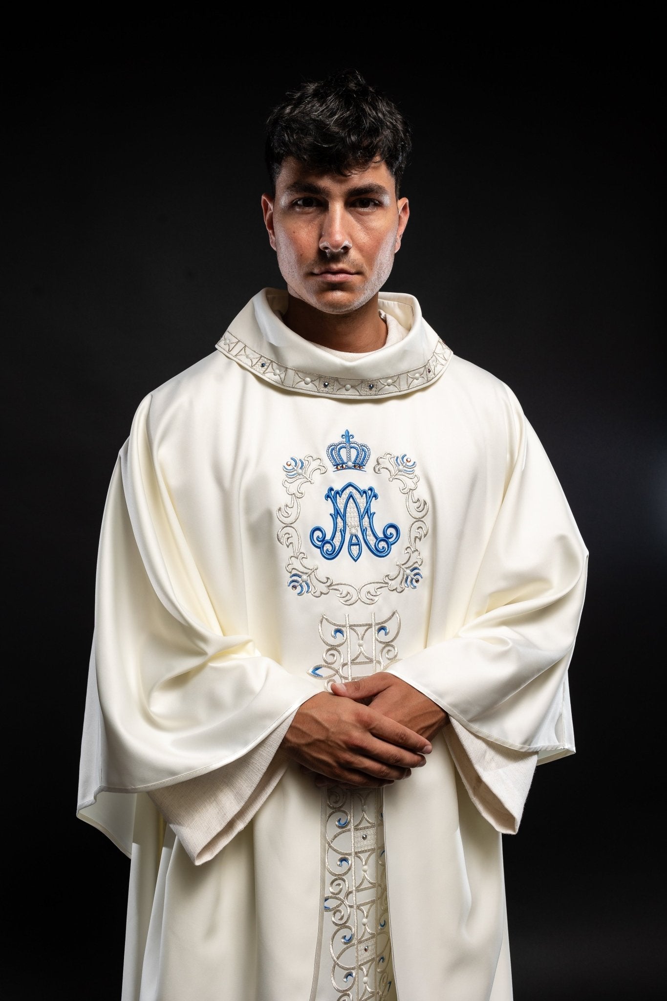 Chasuble mariale décorée de pierres scintillantes LE/7001/05 - CHASUBLES.FR