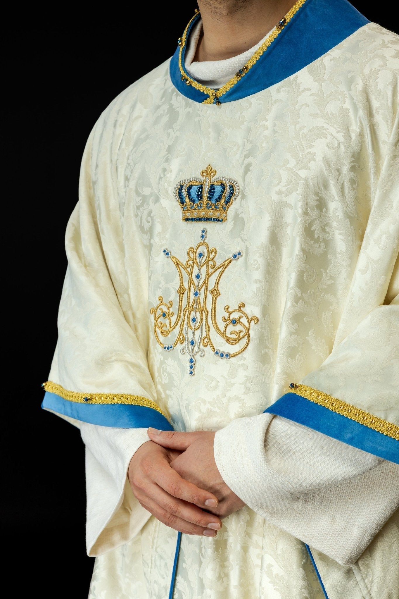 Chasuble mariale faite à la main avec des pierres naturelles Fait à la main 7006 HM/7006/05/88 - CHASUBLES.FR
