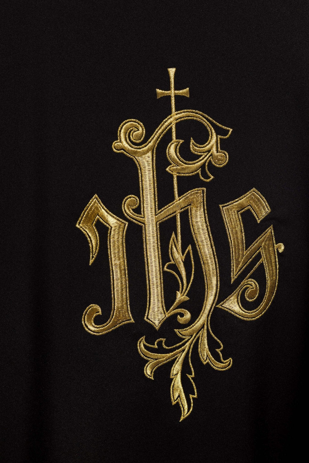 Chasuble noire brodée de l'IHS KOR/032/07/12 CZARNY - CHASUBLES.FR