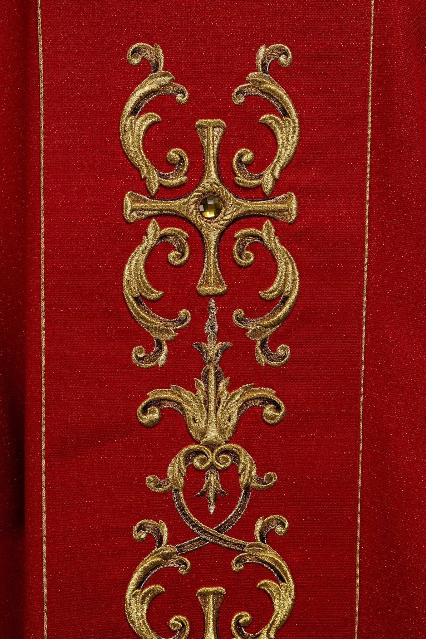 Chasuble richement brodée avec l’image de Saint Florian KOW2/037/02/71 - CHASUBLES.FR