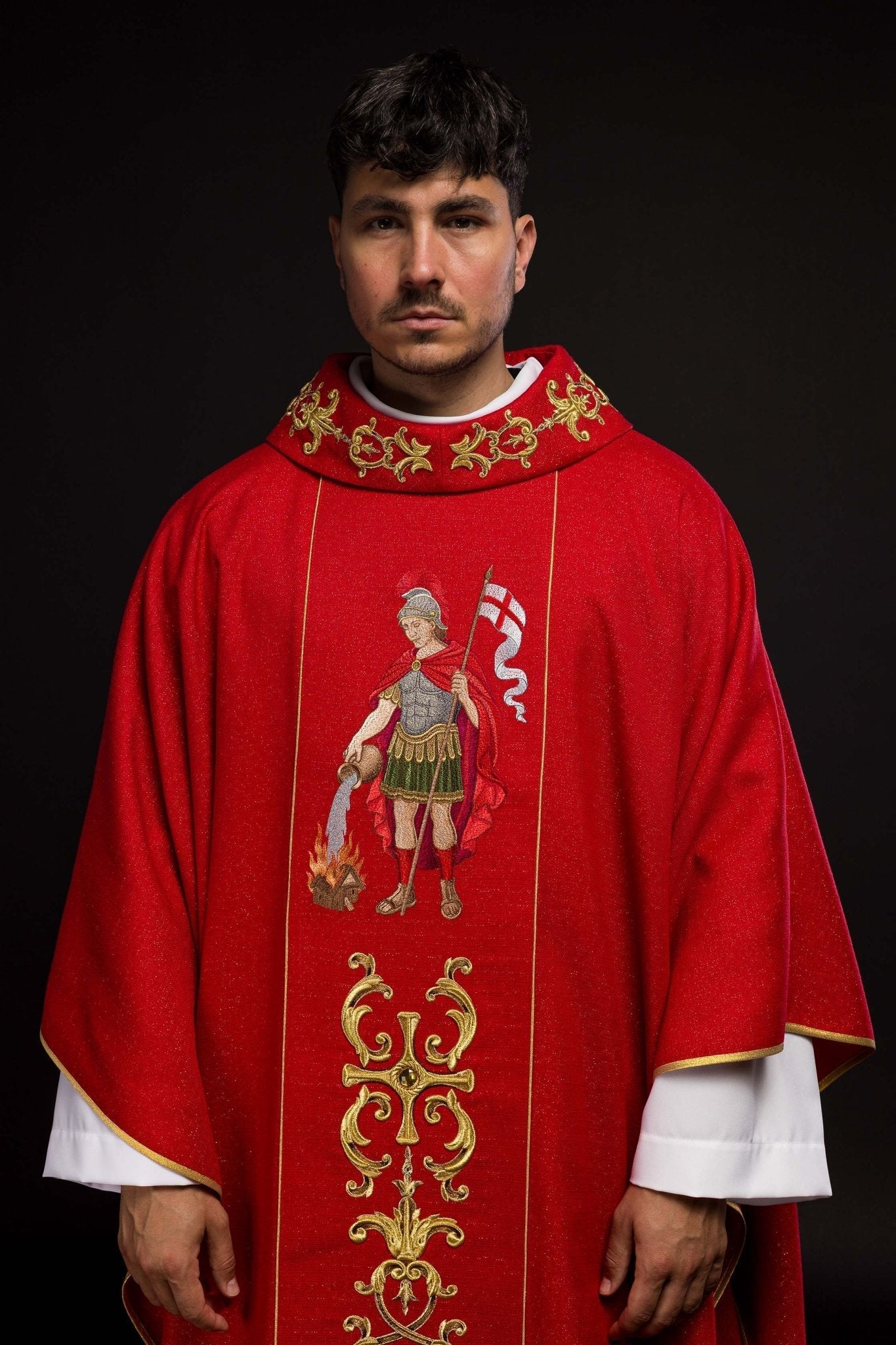 Chasuble richement brodée avec l’image de Saint Florian KOW2/037/02/71 - CHASUBLES.FR