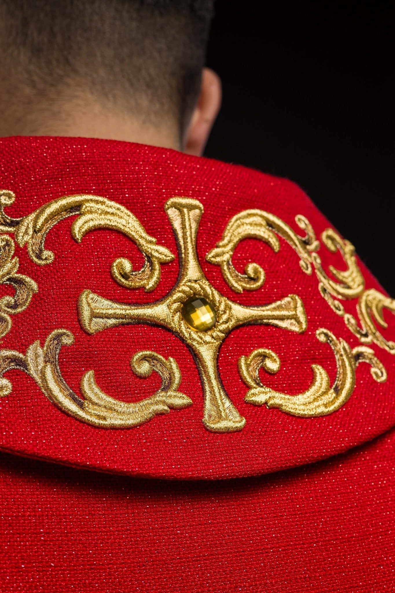 Chasuble richement brodée avec l’image de Saint Florian KOW2/037/02/71 - CHASUBLES.FR