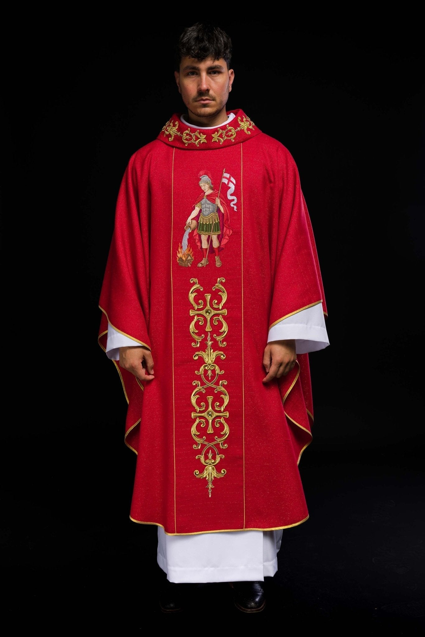 Chasuble richement brodée avec l’image de Saint Florian KOW2/037/02/71 - CHASUBLES.FR