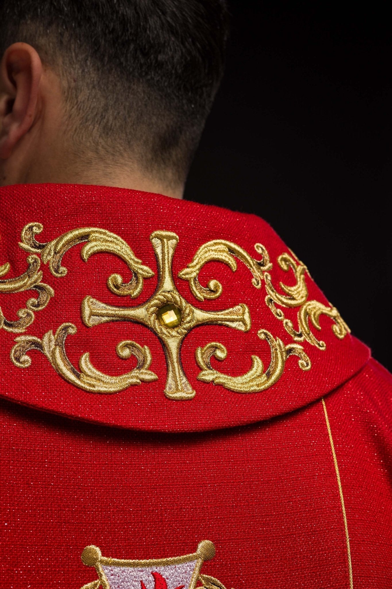 Chasuble richement brodée avec l’image de Saint Florian KOW2/037/02/71 - CHASUBLES.FR