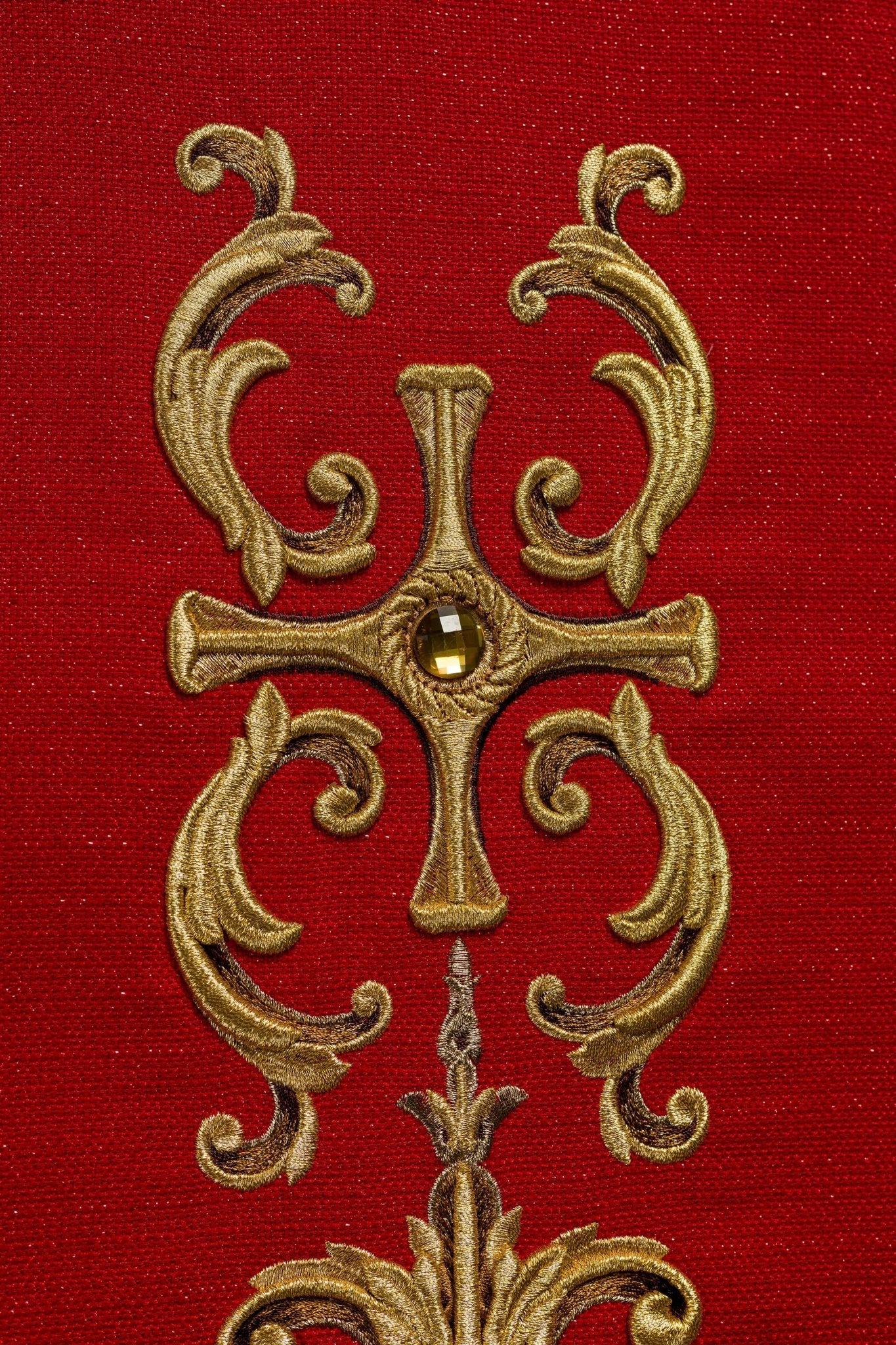Chasuble richement brodée avec l’image de Saint Florian KOW2/037/02/71 - CHASUBLES.FR