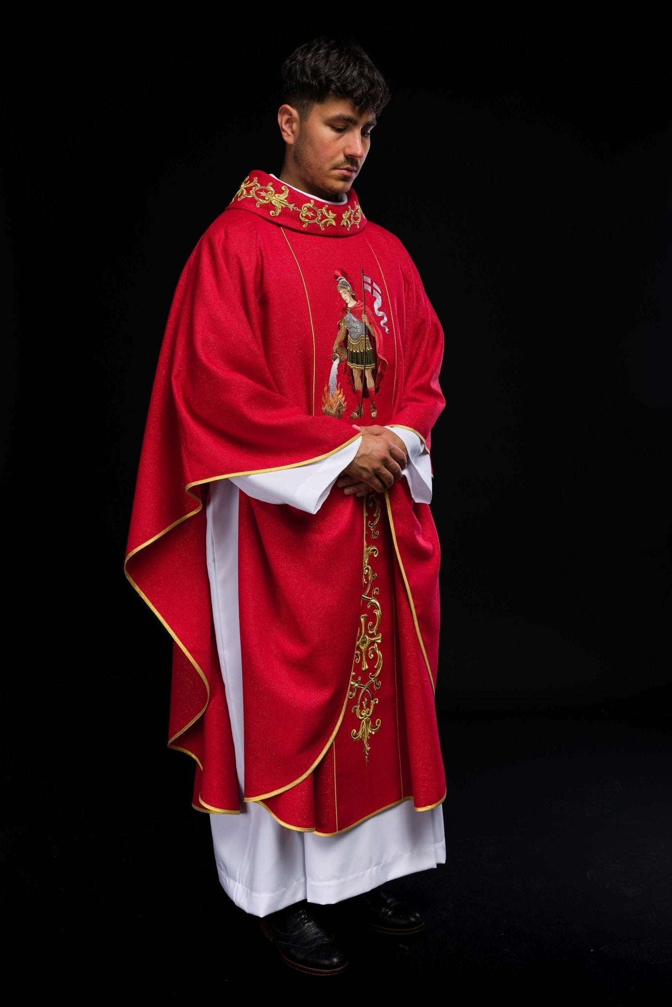 Chasuble richement brodée avec l’image de Saint Florian KOW2/037/02/71 - CHASUBLES.FR