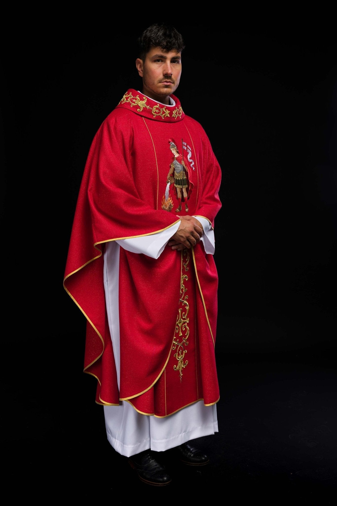 Chasuble richement brodée avec l’image de Saint Florian KOW2/037/02/71 - CHASUBLES.FR