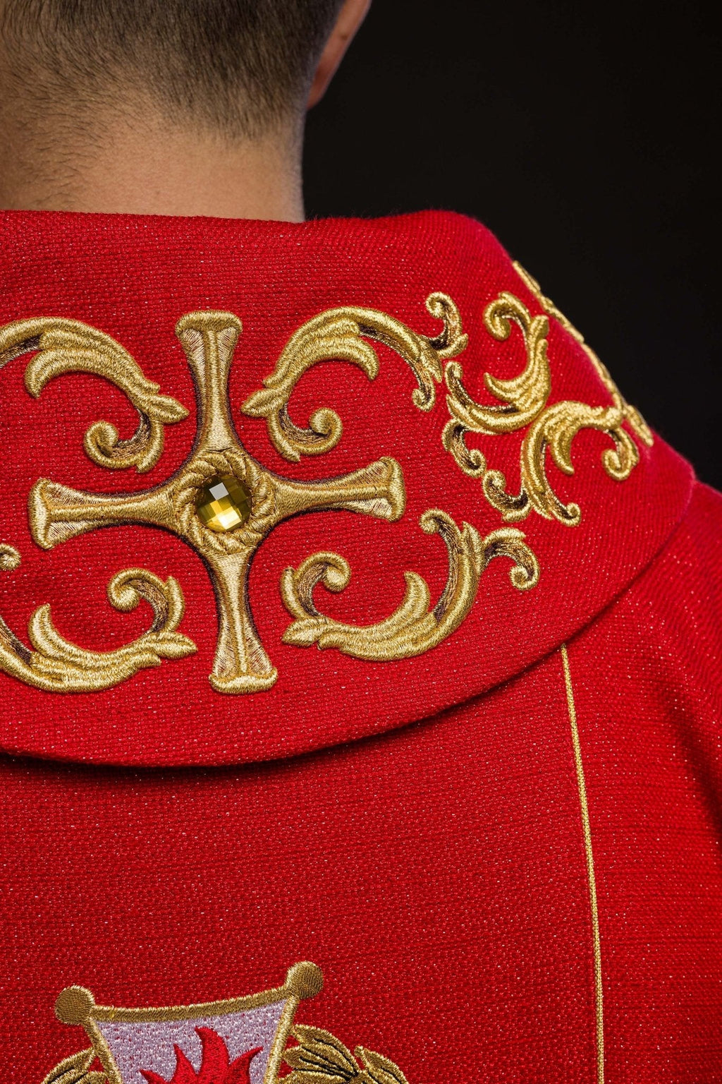 Chasuble richement brodée avec l’image de Saint Florian KOW2/037/02/71 - CHASUBLES.FR