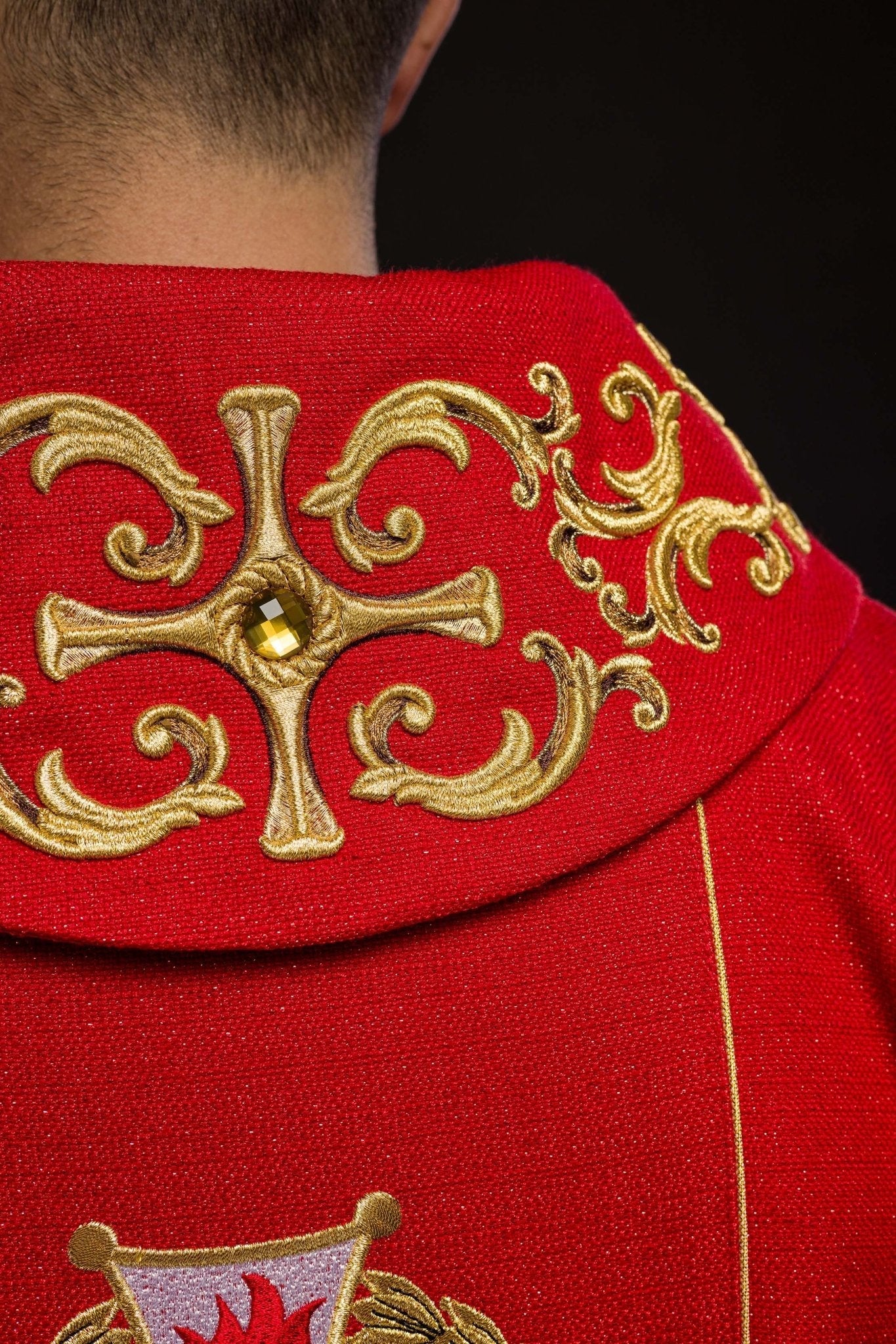 Chasuble richement brodée avec l’image de Saint Florian KOW2/037/02/71 - CHASUBLES.FR
