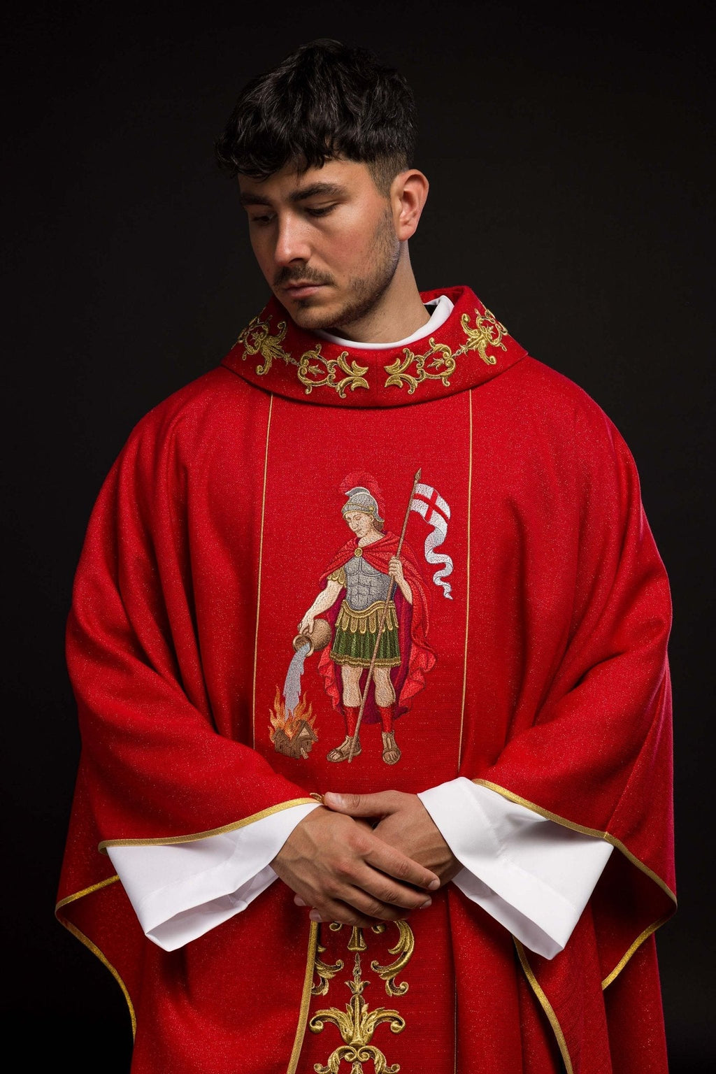 Chasuble richement brodée avec l’image de Saint Florian KOW2/037/02/71 - CHASUBLES.FR