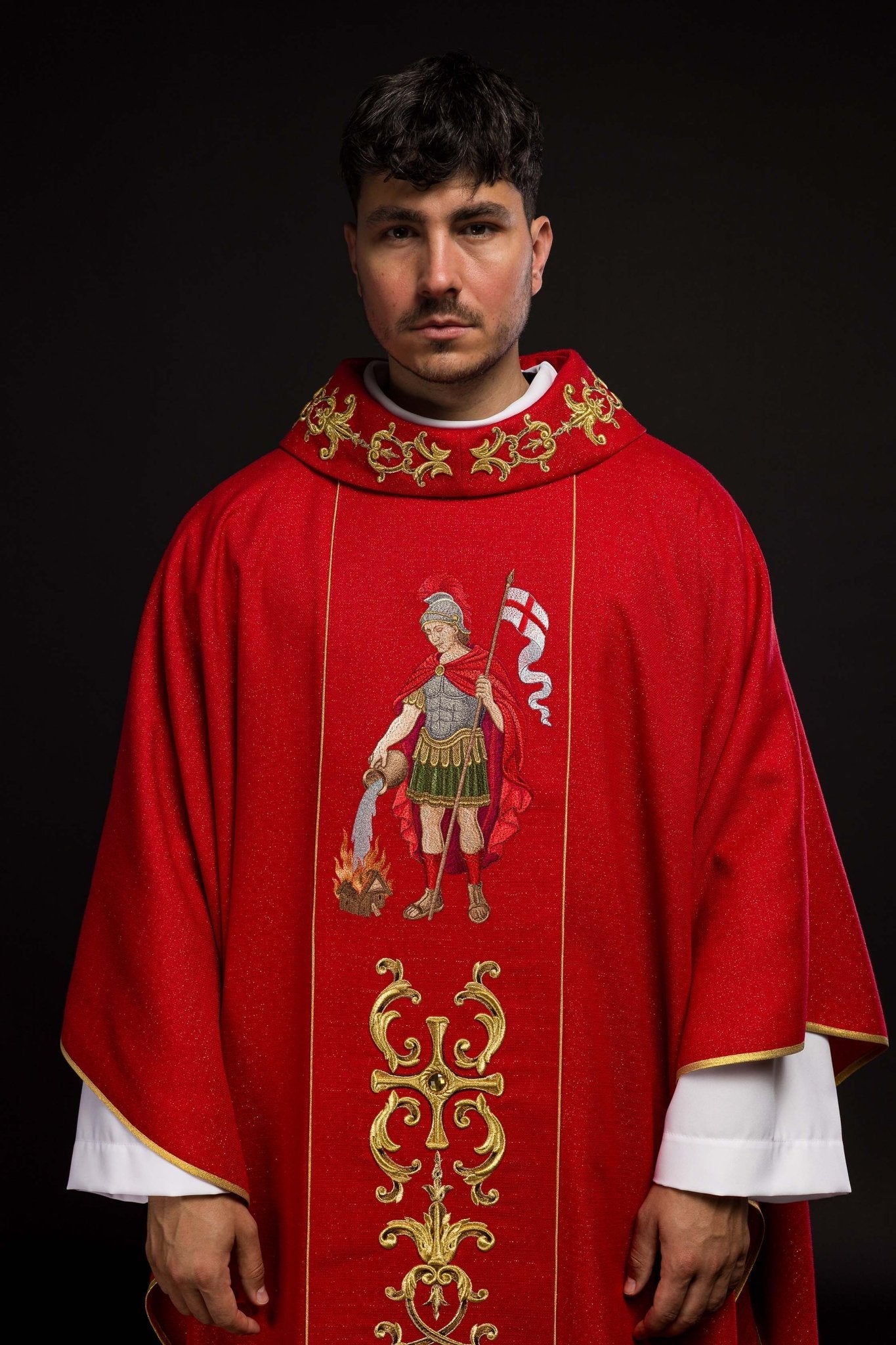 Chasuble richement brodée avec l’image de Saint Florian KOW2/037/02/71 - CHASUBLES.FR