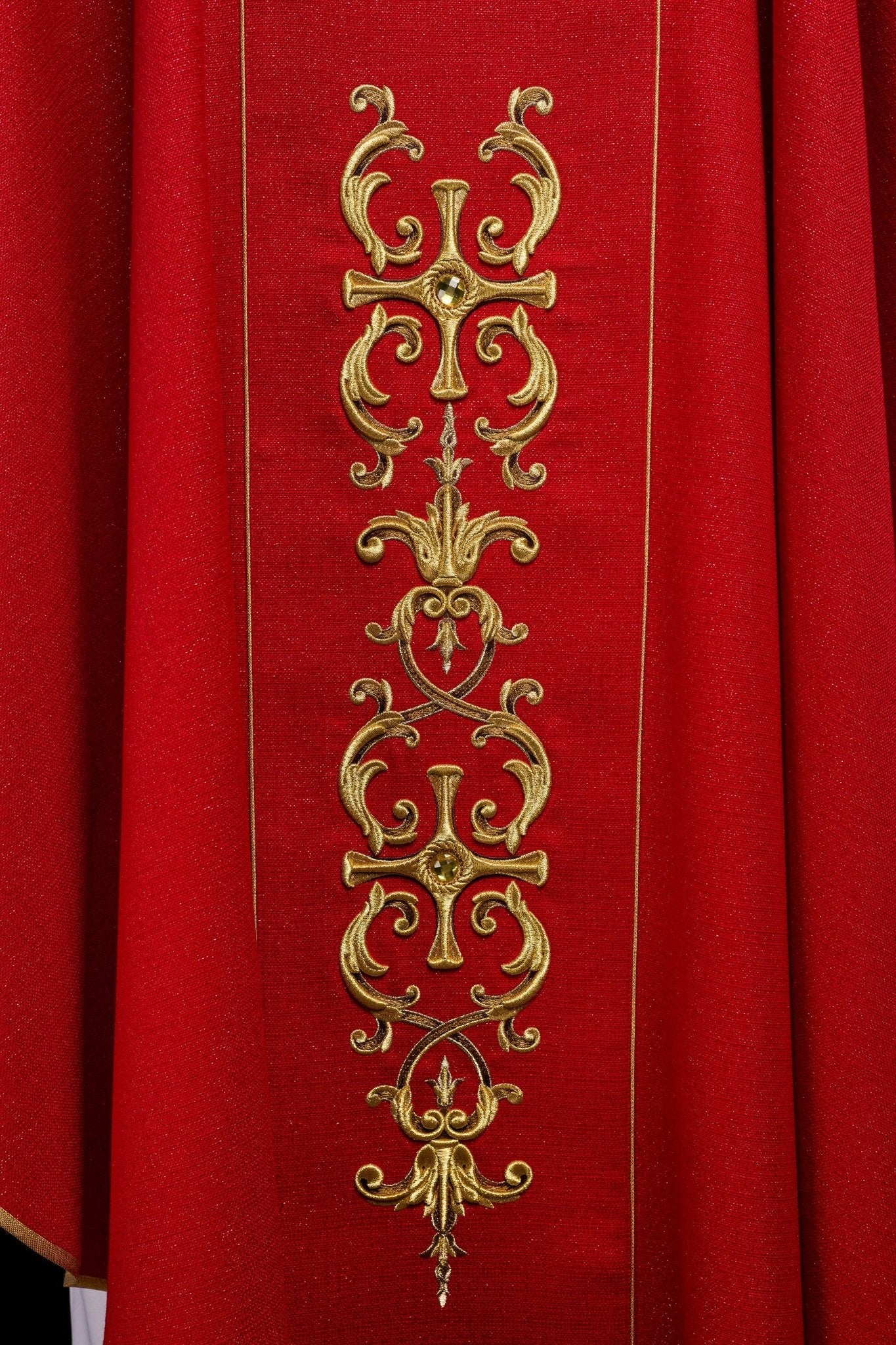 Chasuble richement brodée avec l’image de Saint Florian KOW2/037/02/71 - CHASUBLES.FR