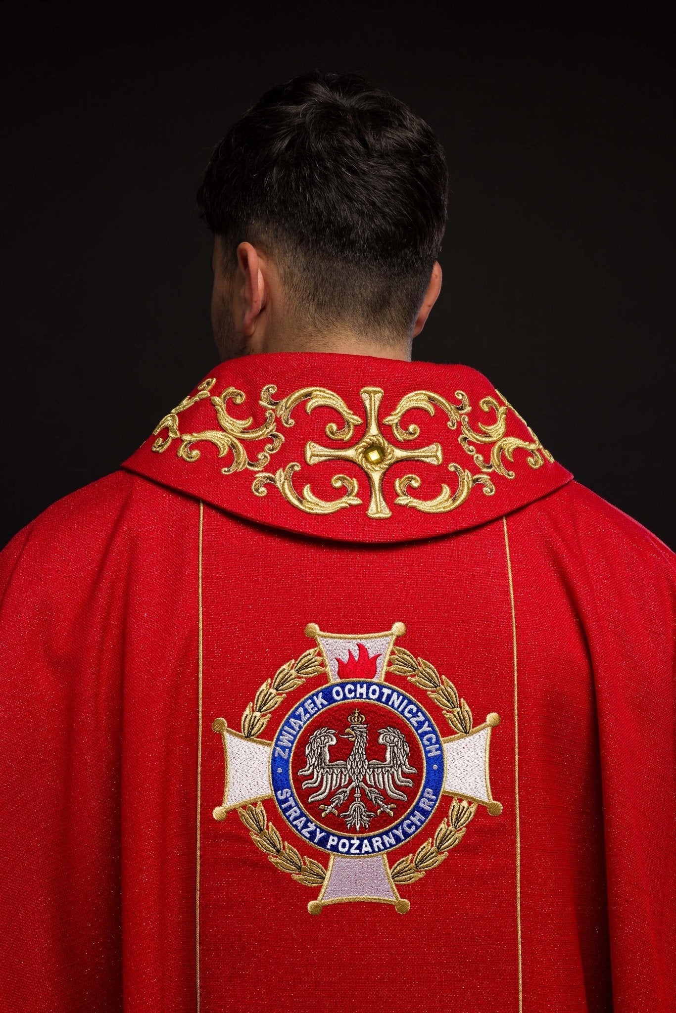 Chasuble richement brodée avec l’image de Saint Florian KOW2/037/02/71 - CHASUBLES.FR