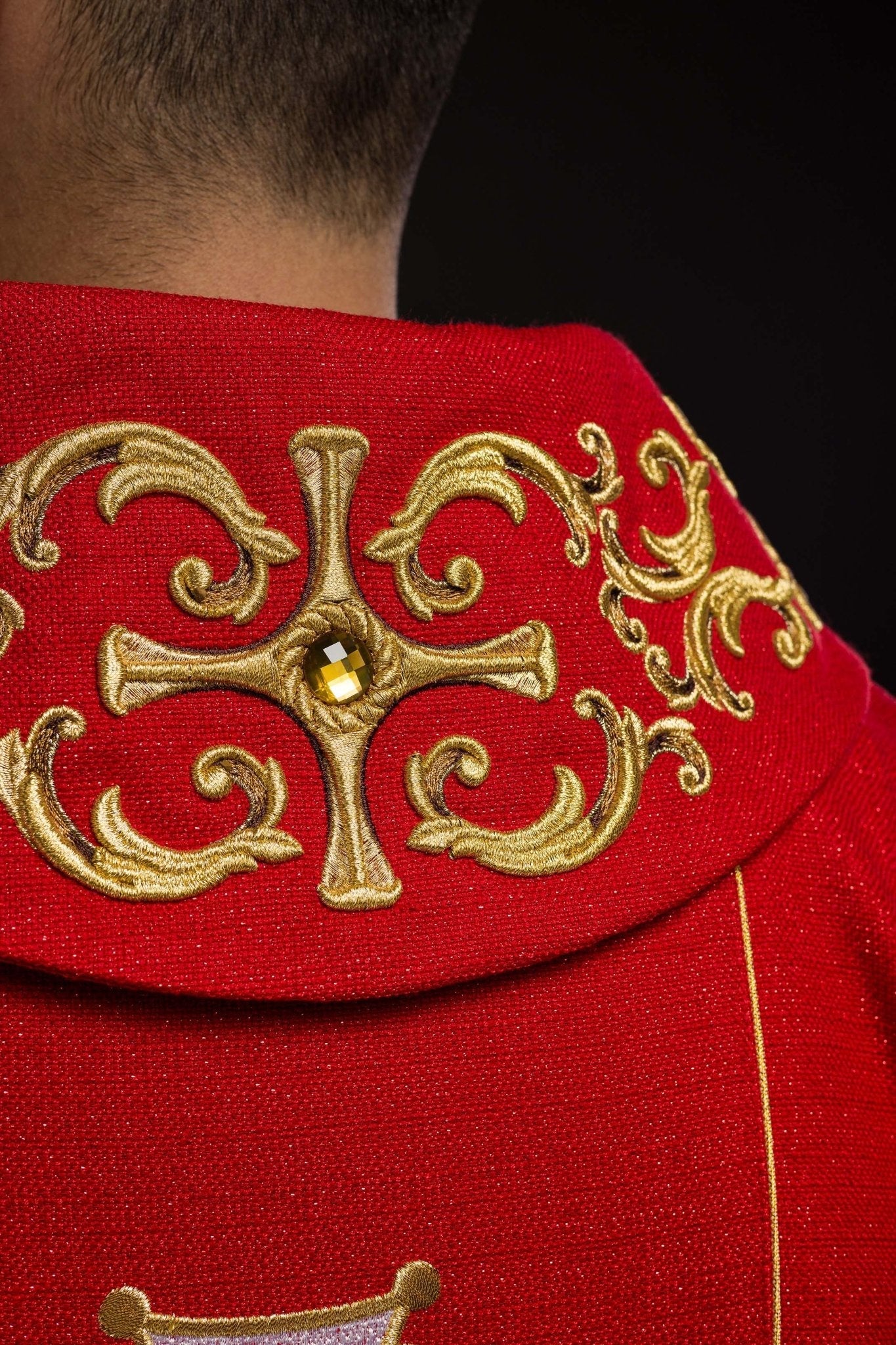 Chasuble richement brodée avec l’image de Saint Florian KOW2/037/02/71 - CHASUBLES.FR