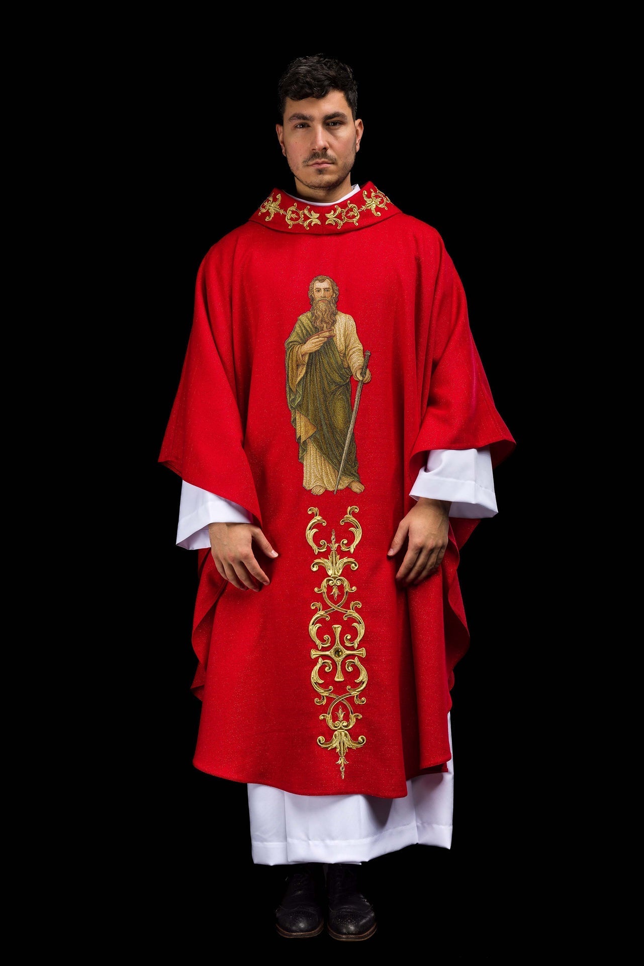Chasuble richement brodée avec l’image de saint Paul rouge KOW2/039/02/71 - CHASUBLES.FR