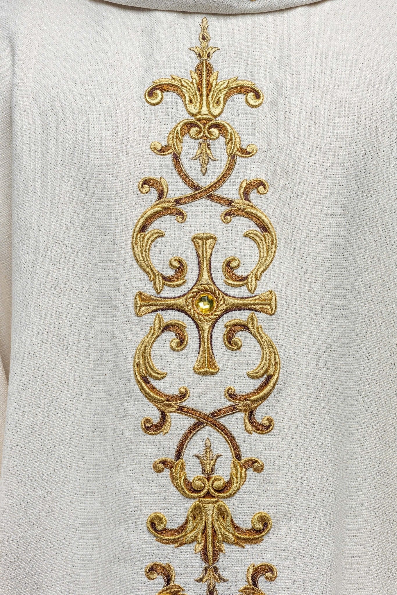 Chasuble richement brodée de pierres LE/7014/05 - CHASUBLES.FR