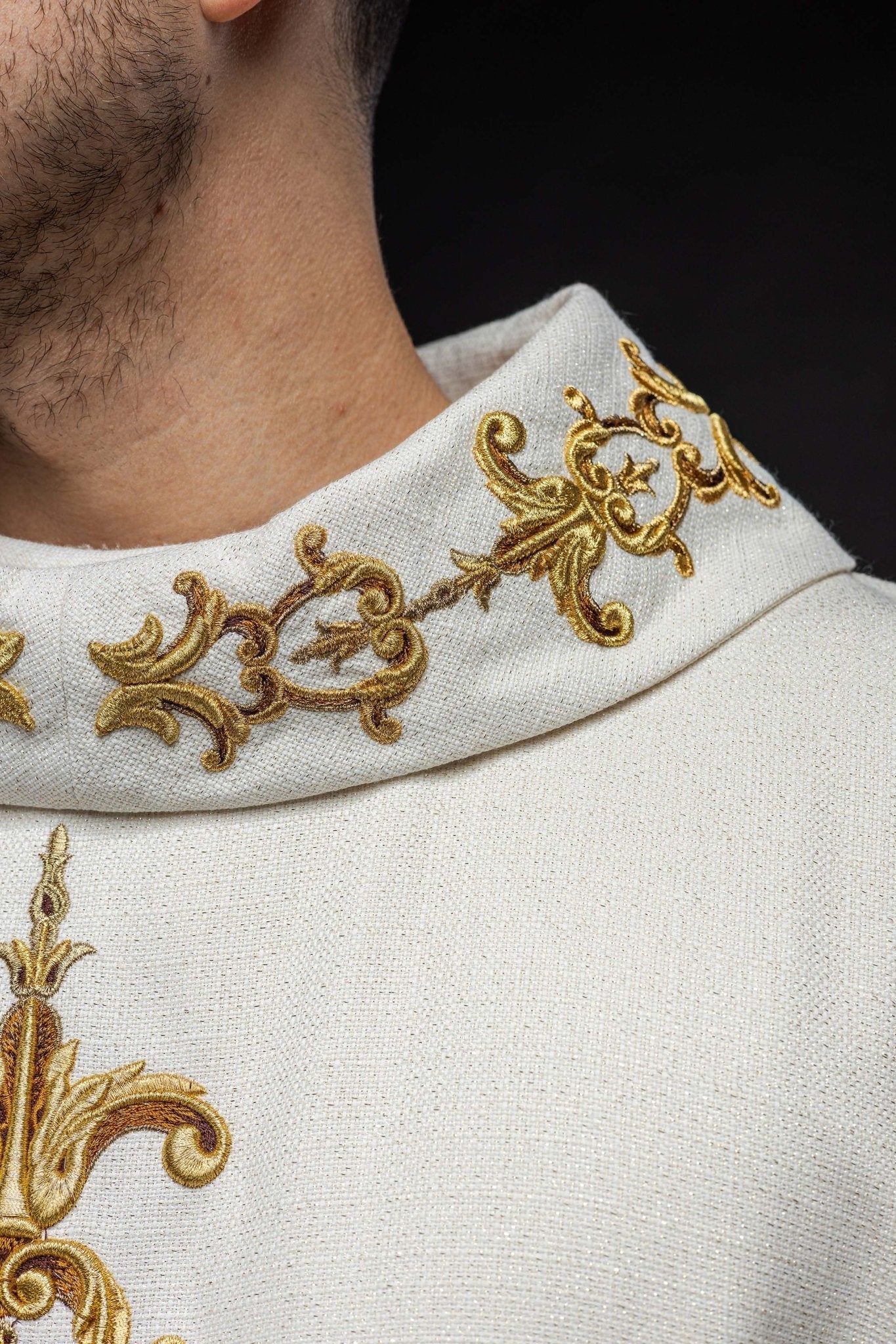 Chasuble richement brodée de pierres LE/7014/05 - CHASUBLES.FR
