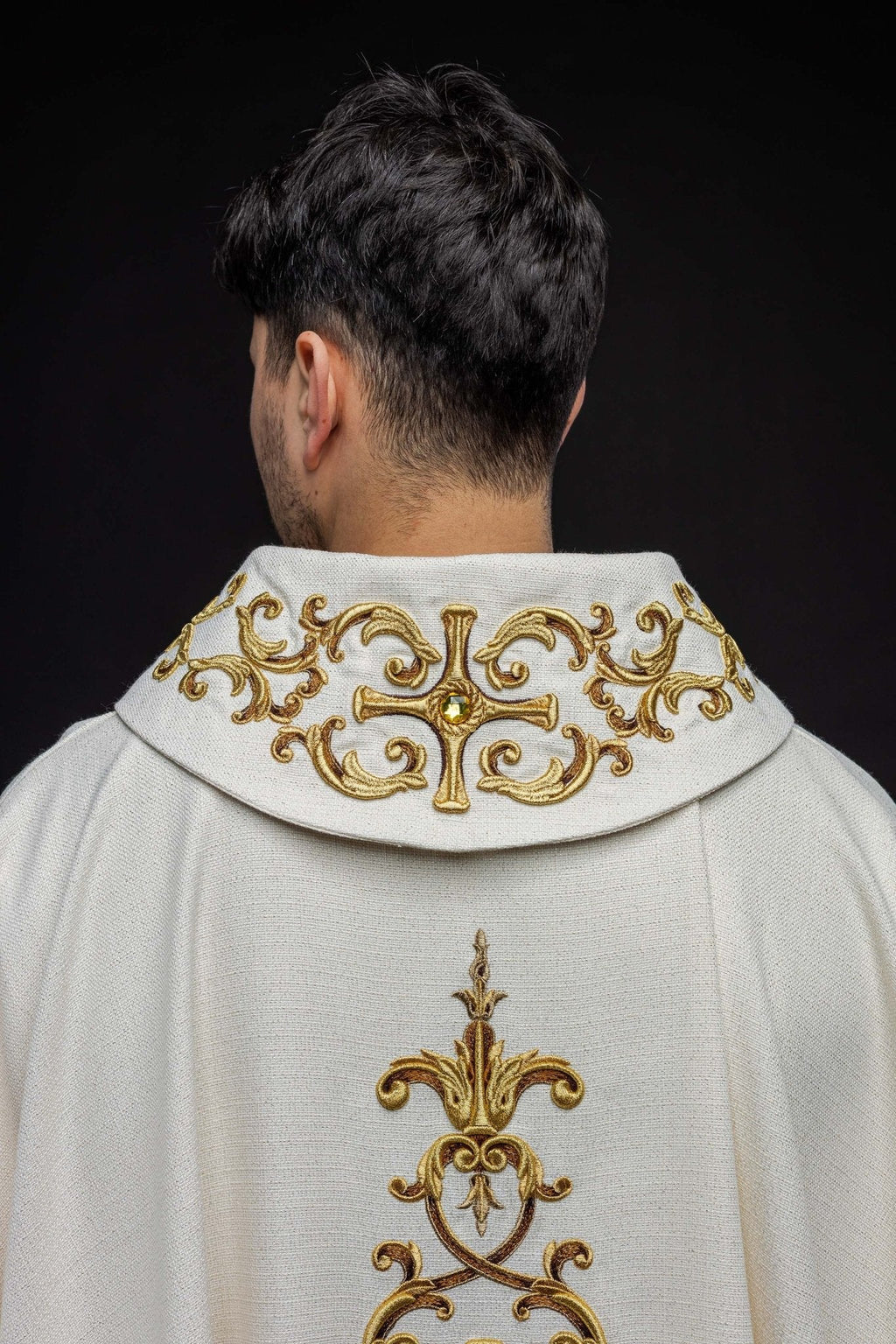 Chasuble richement brodée de pierres LE/7014/05 - CHASUBLES.FR