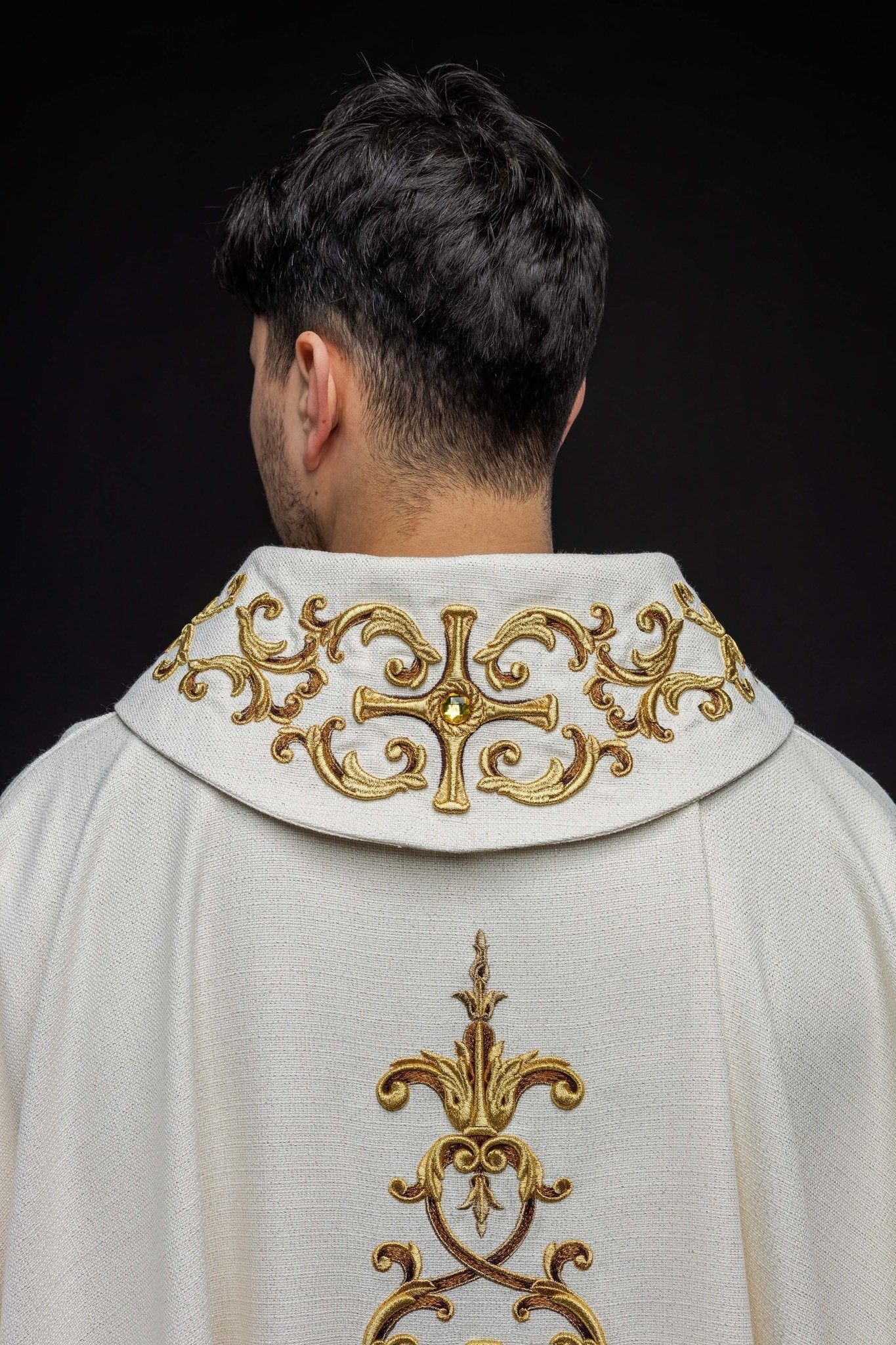 Chasuble richement brodée de pierres LE/7014/05 - CHASUBLES.FR