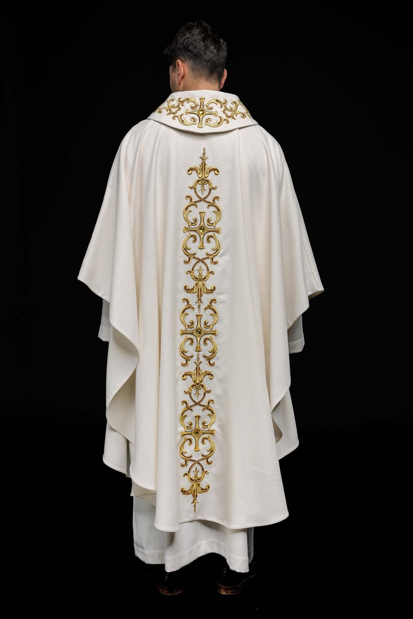 Chasuble richement brodée de pierres LE/7014/05 - CHASUBLES.FR