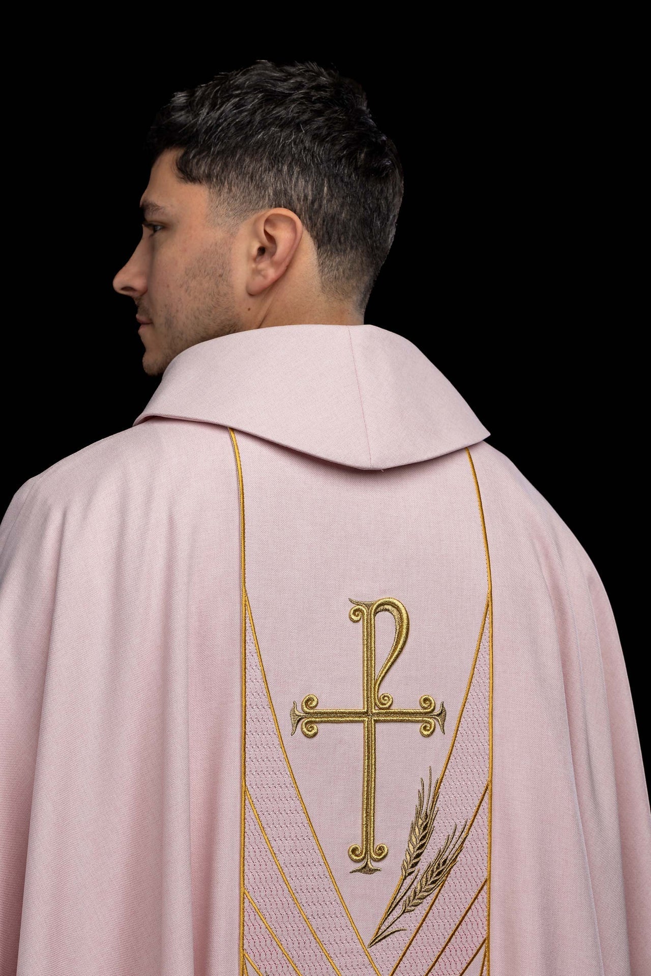 Chasuble rose avec bande brodée PAX LE/7050/08 - CHASUBLES.FR