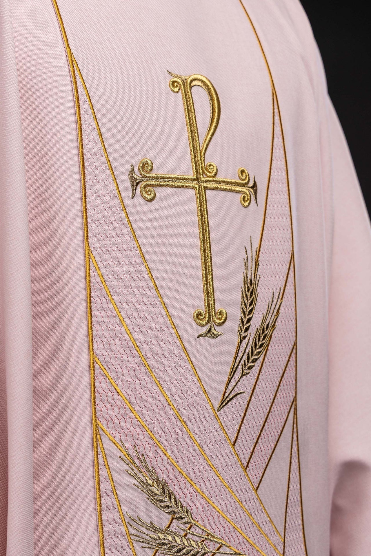 Chasuble rose avec bande brodée PAX LE/7050/08 - CHASUBLES.FR