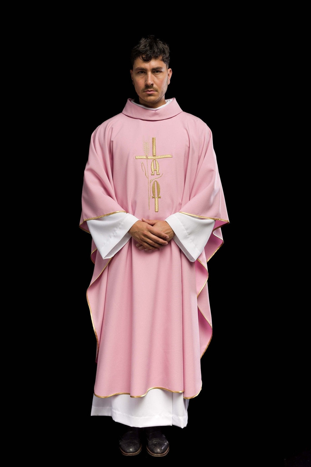 Chasuble rose avec croix de grain alpha et oméga KOR/013/08/12 RÓŻ - CHASUBLES.FR