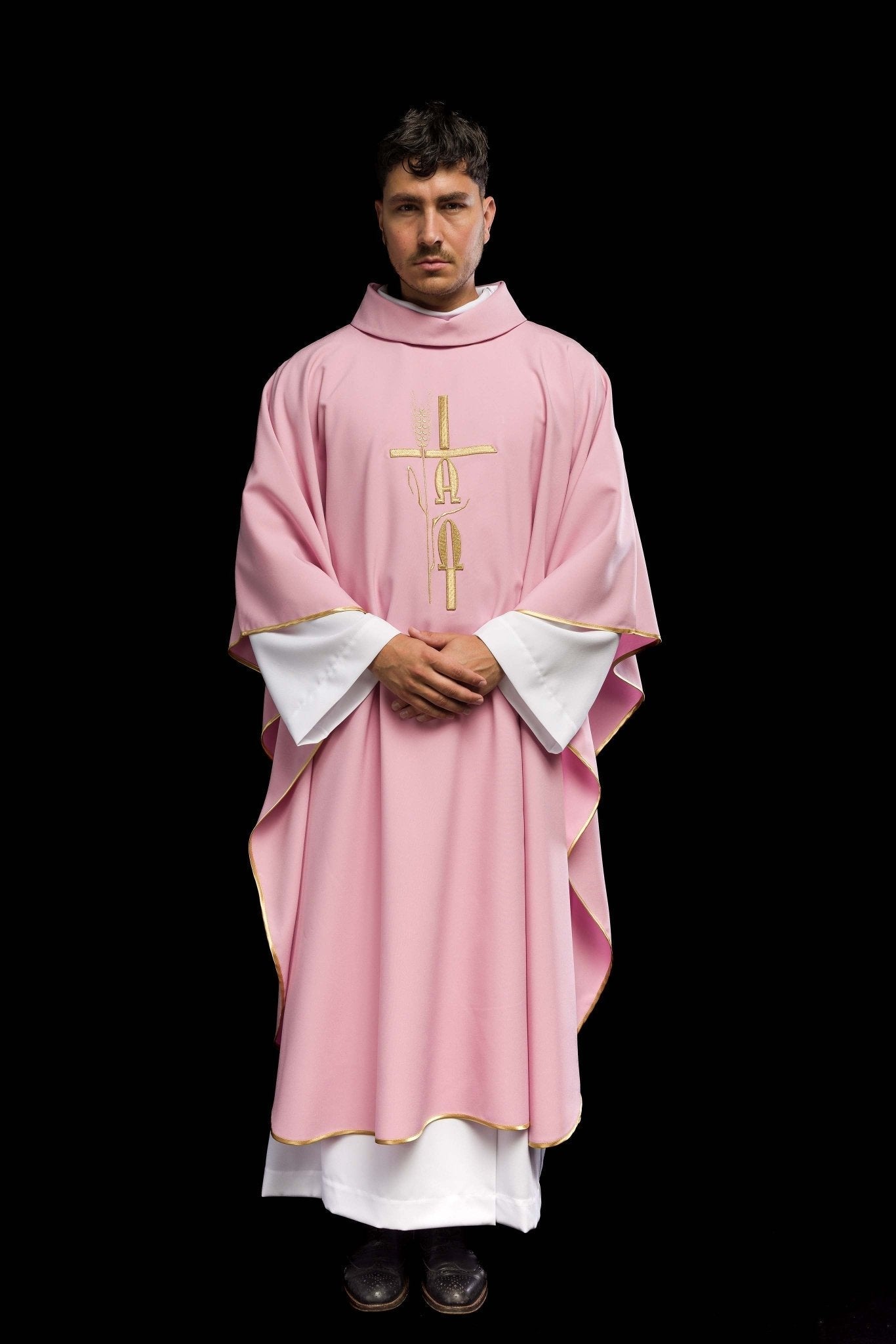 Chasuble rose avec croix de grain alpha et oméga KOR/013/08/12 RÓŻ - CHASUBLES.FR