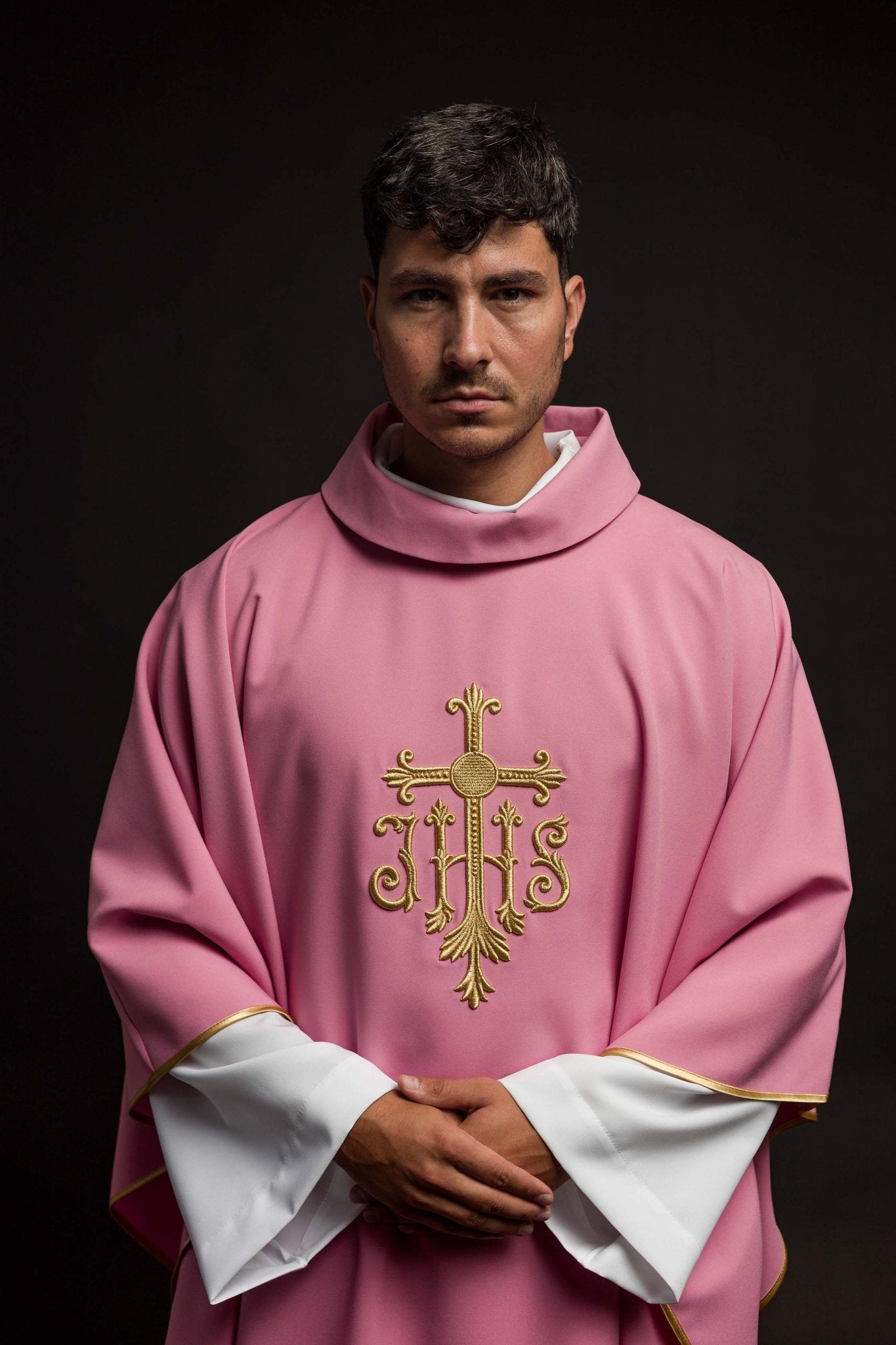Chasuble rose avec JHS broderi KOR/255/08/12 - CHASUBLES.FR